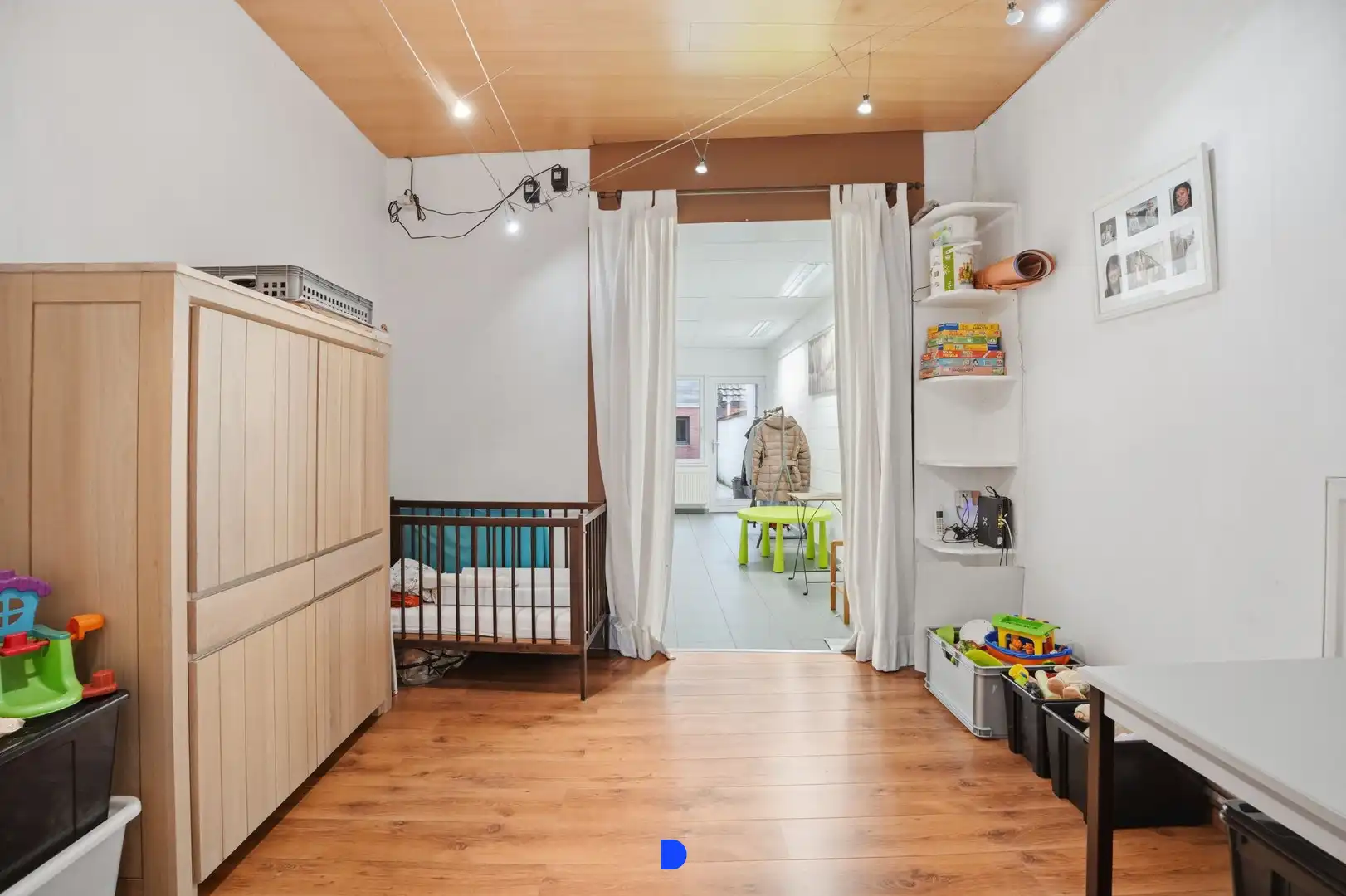 Ruime rijwoning met praktijkmogelijkheden & 2 garages in het centrum van Tielt! foto 6