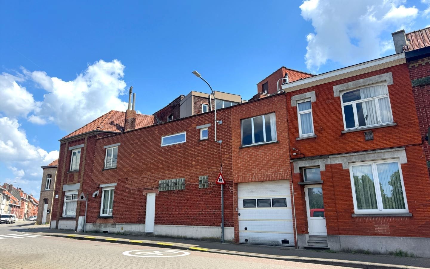 Hoek gebouw met mogelijkheden te koop Menen foto 3