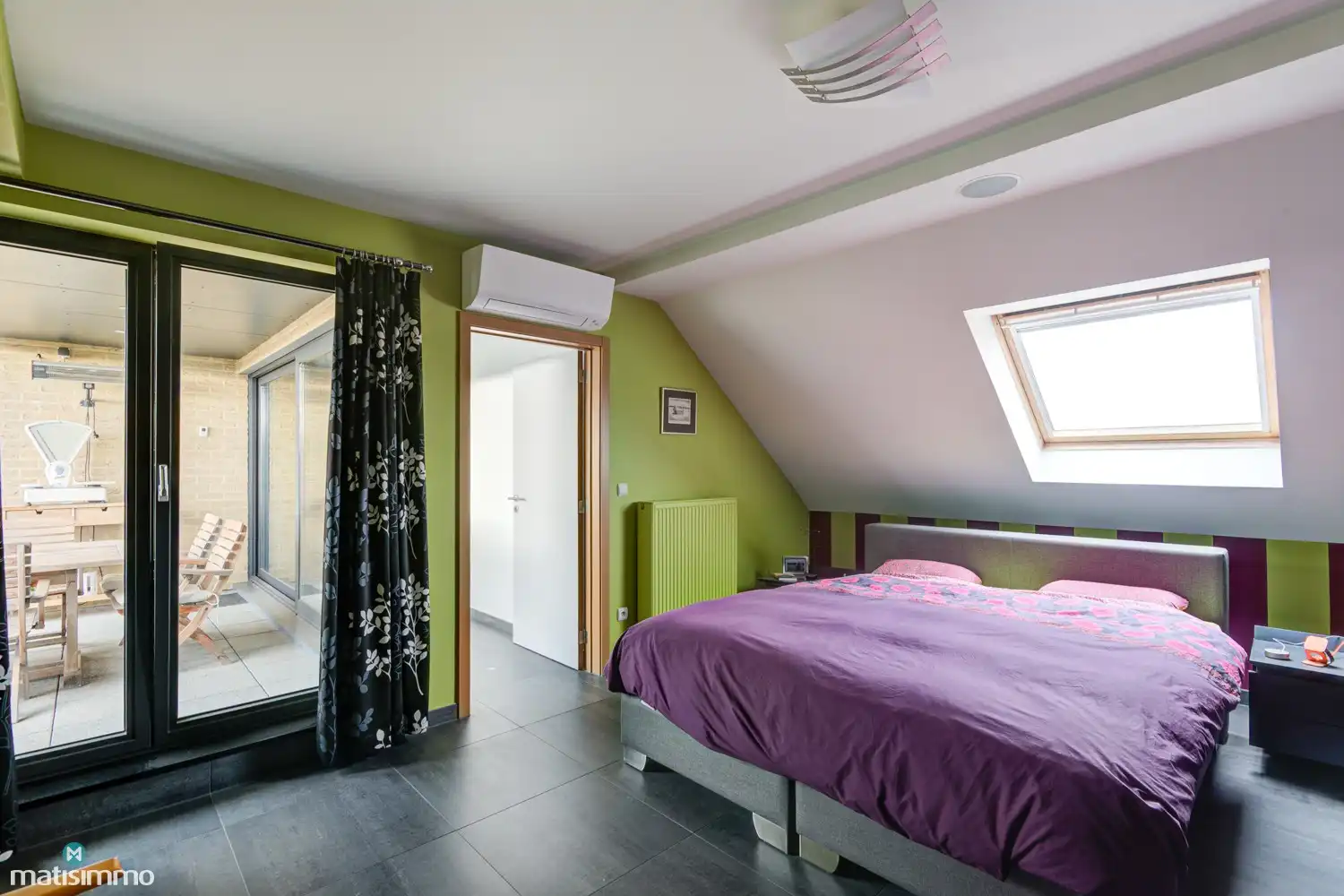 ZEER RUIM EN MODERN DUPLEXAPPARTEMENT (234M²) MET 5 SLAAPKAMERS, 2 BADKAMERS, 2 TERRASSEN, 2 KELDERS, DUBBELE GARAGE (60M²) (+ OPTIONEEL GARAGE) IN HET CENTRUM VAN LANAKEN foto 24