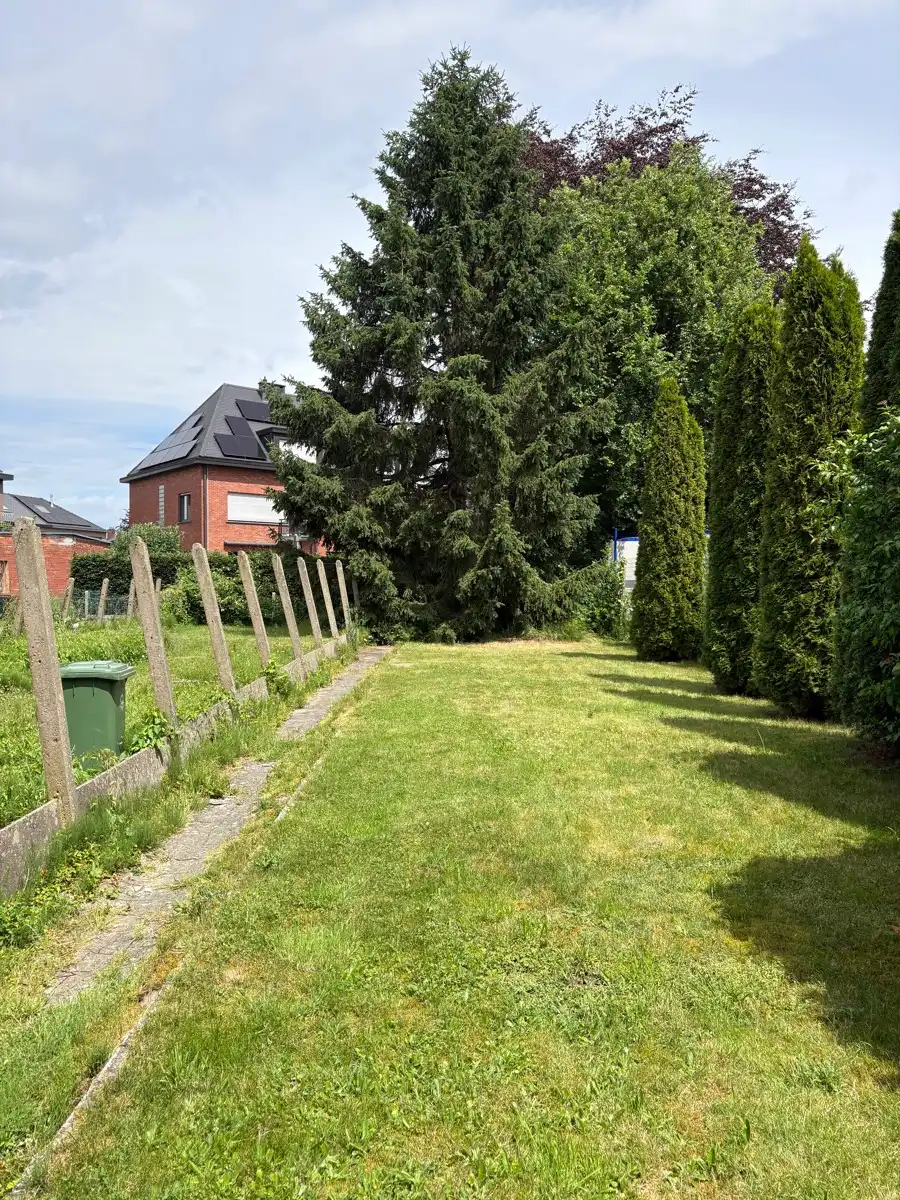 Te renoveren woning in een rustige buurt foto 11