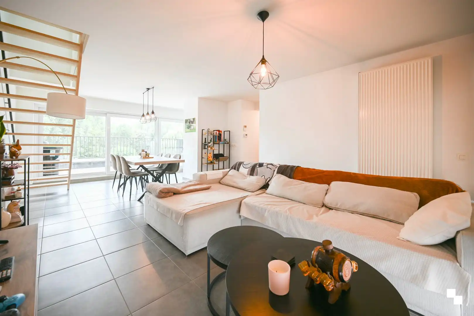 Zeer ruim appartement in het centrum van Oostrozebeke foto 3