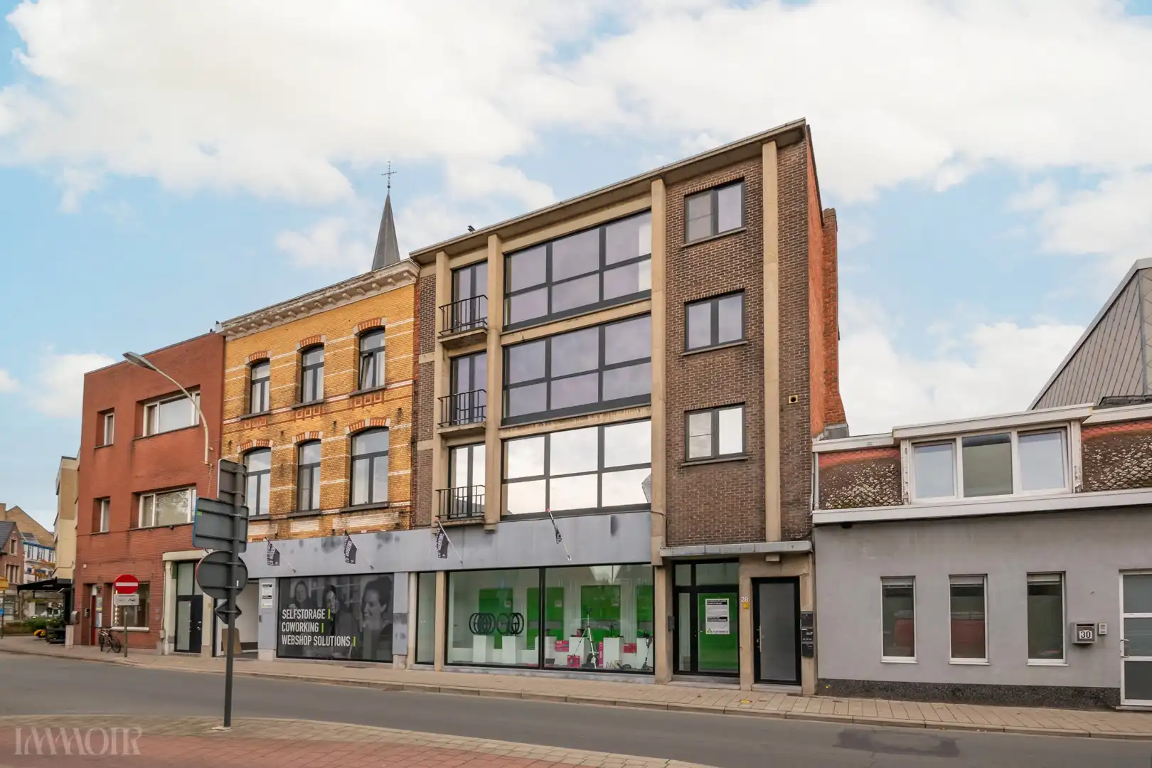 Centraal gelegen en lichtrijk appartement nabij het centrum van Ekeren. foto 17