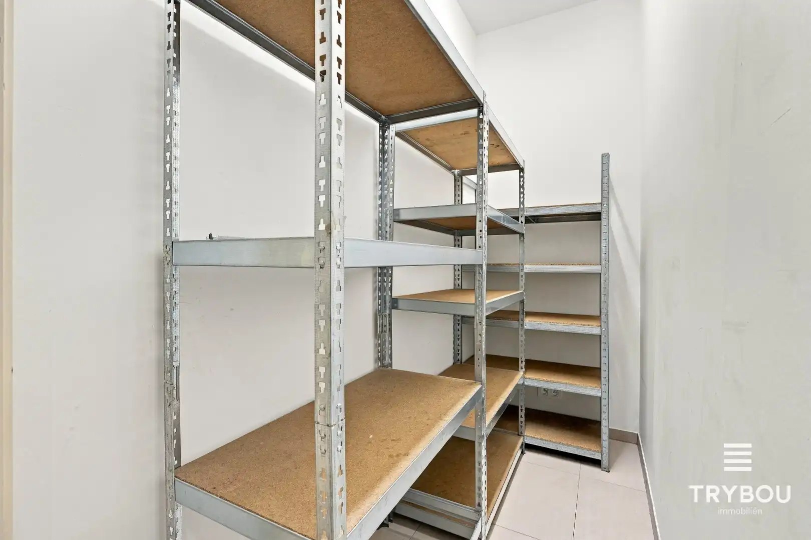 Ruime rijwoning in het centrum van Ieper! foto 18
