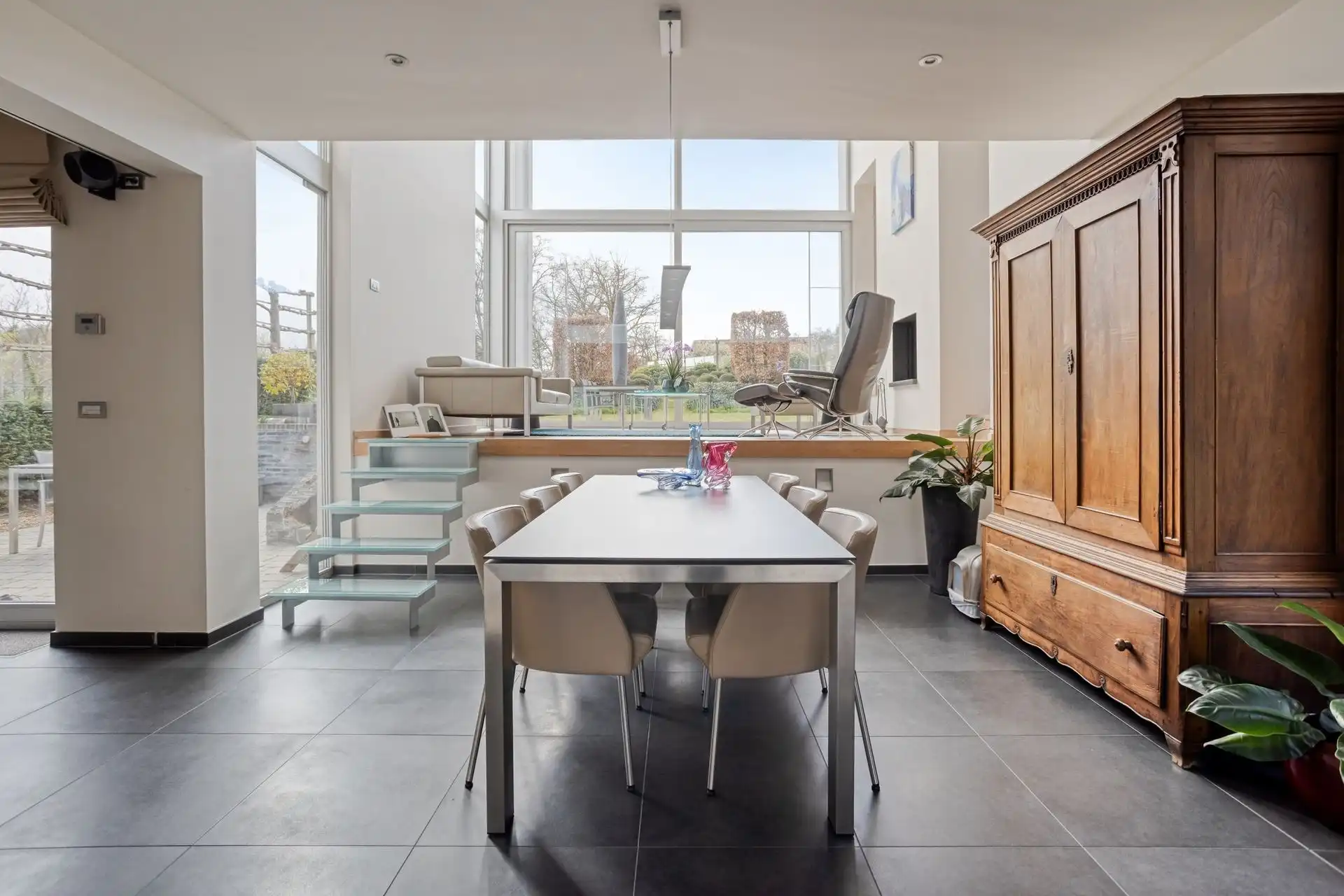 Lichtrijke, moderne villa in perfecte staat op rustige locatie foto 6