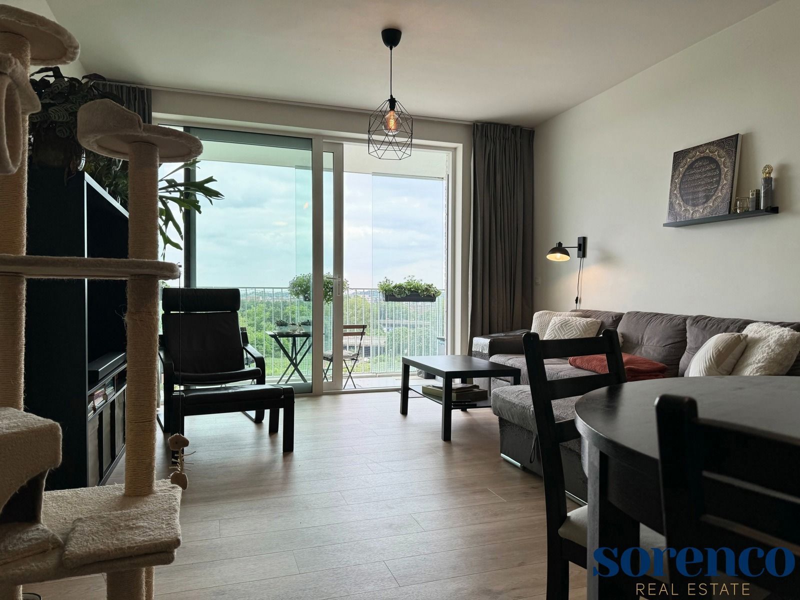 Lumineus 2 slaapkamer app. met terras te Antwerpen + P foto 6