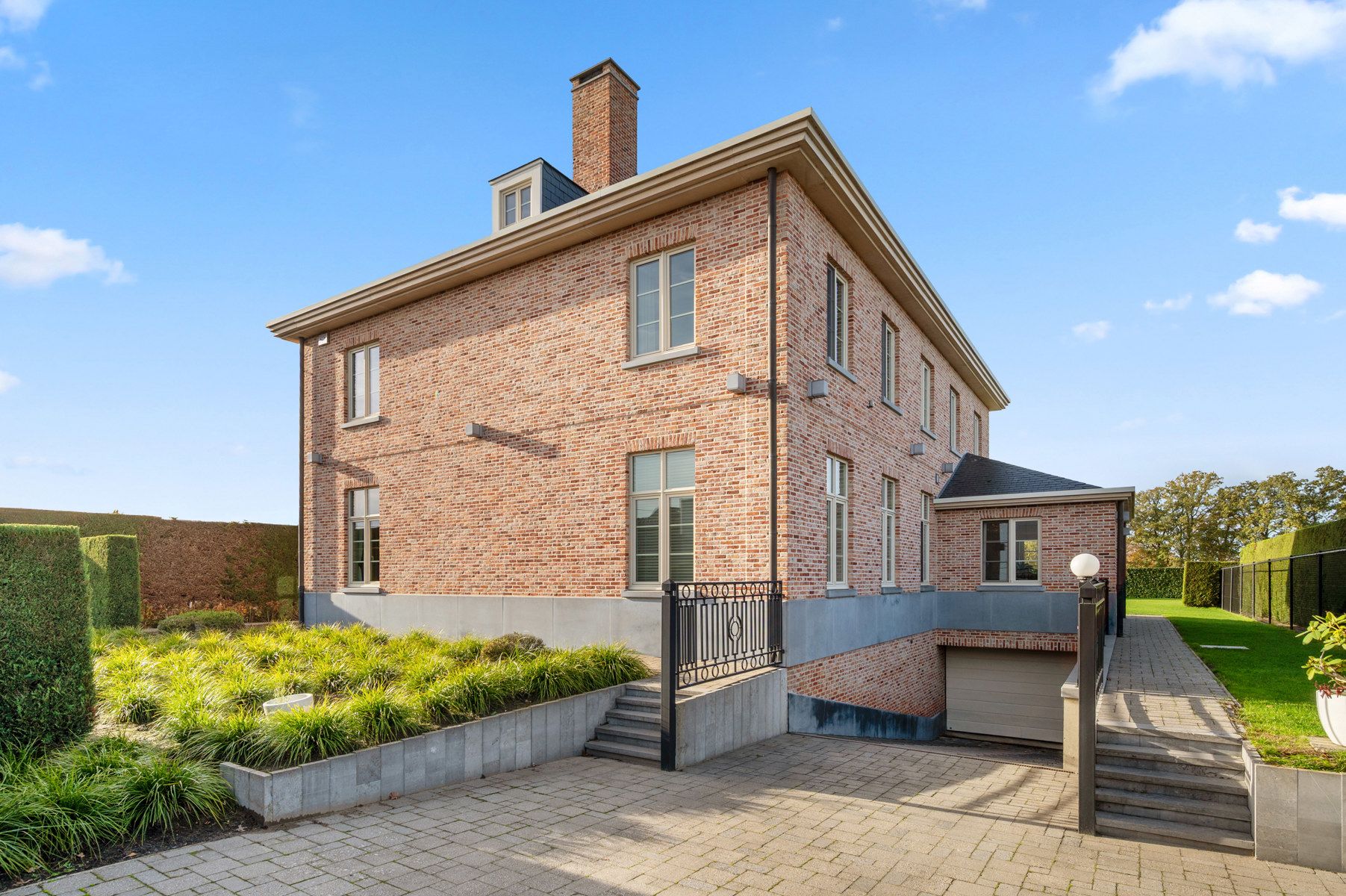 Prachtige villa in tijdloze architectuur te SCHRIEK foto 2