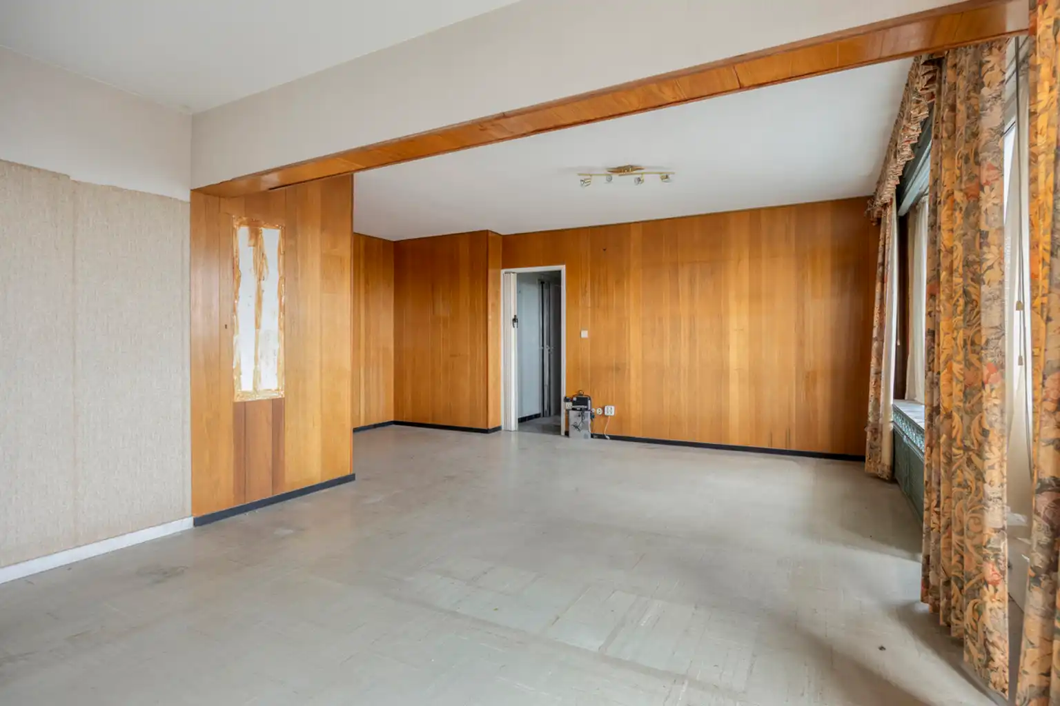 Op te frissen 1-slaapkamerappartement foto 2