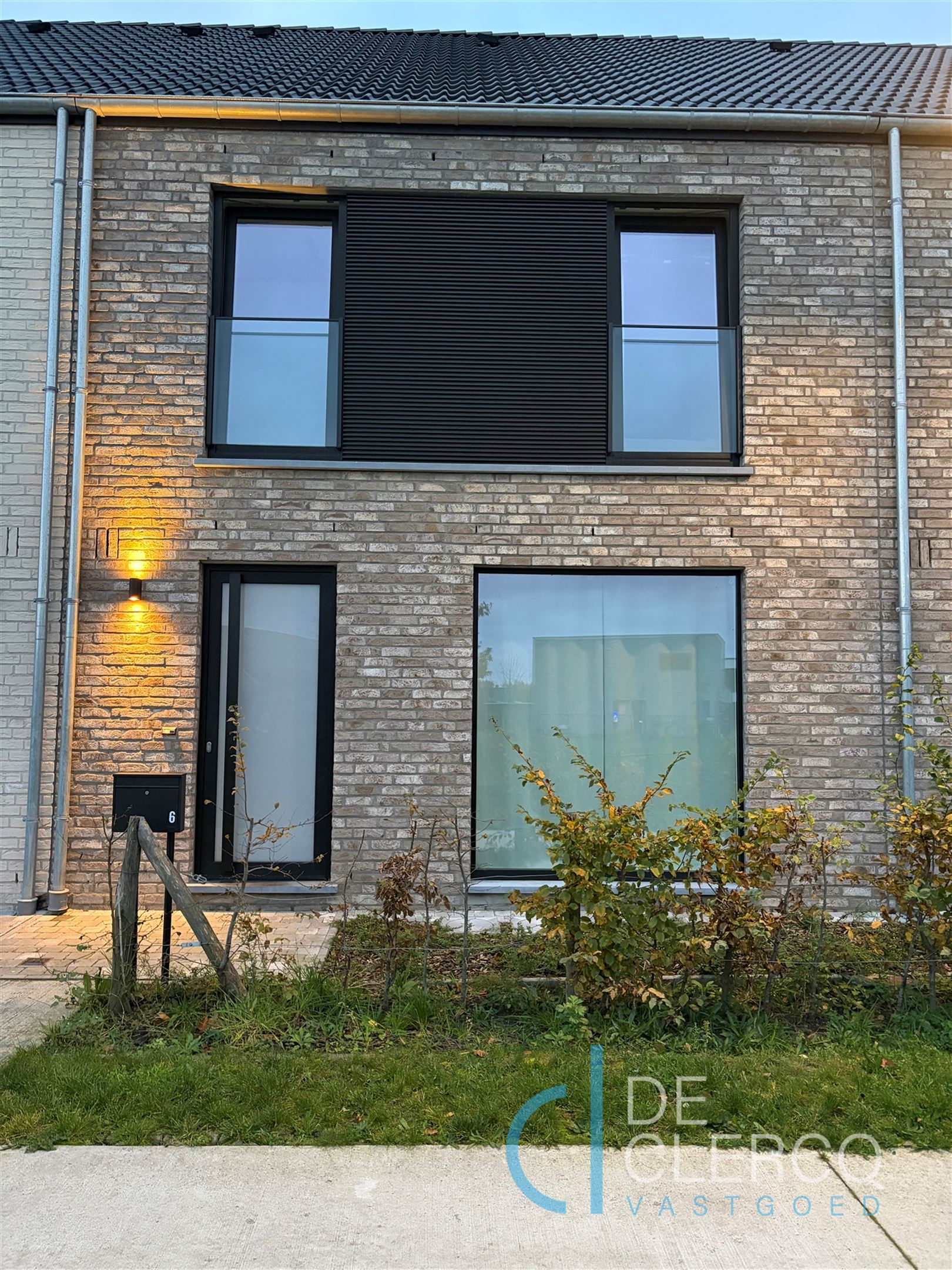Nieuwbouwwoning te huur in mooie verkaveling te Oostakker!  foto {{pictureIndex}}