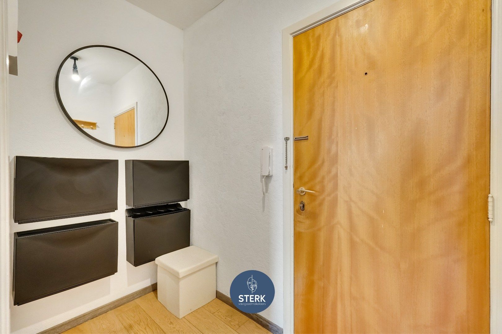 VERHUURD APPARTEMENT OP EEN UITSTEKENDE LOCATIE IN LANAKEN-CENTRUM !  foto 5