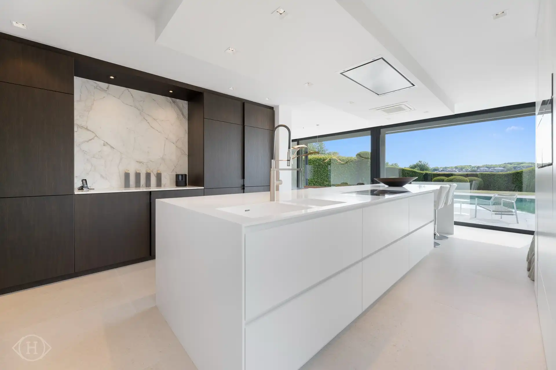 Prachtig kantoorgebouw & villa in groene omgeving foto 3