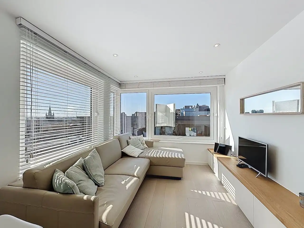 Perfect gerenoveerd appartement met ruim terras en zijdelings zeezicht foto 2