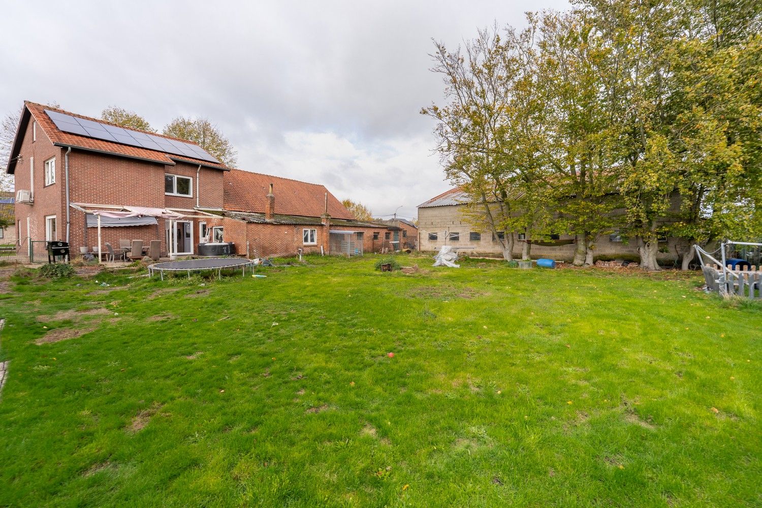 Charmante gerenoveerde woning met aanpalende schuur en 3 aparte bijgebouwen op 28a49 in Achel foto 39