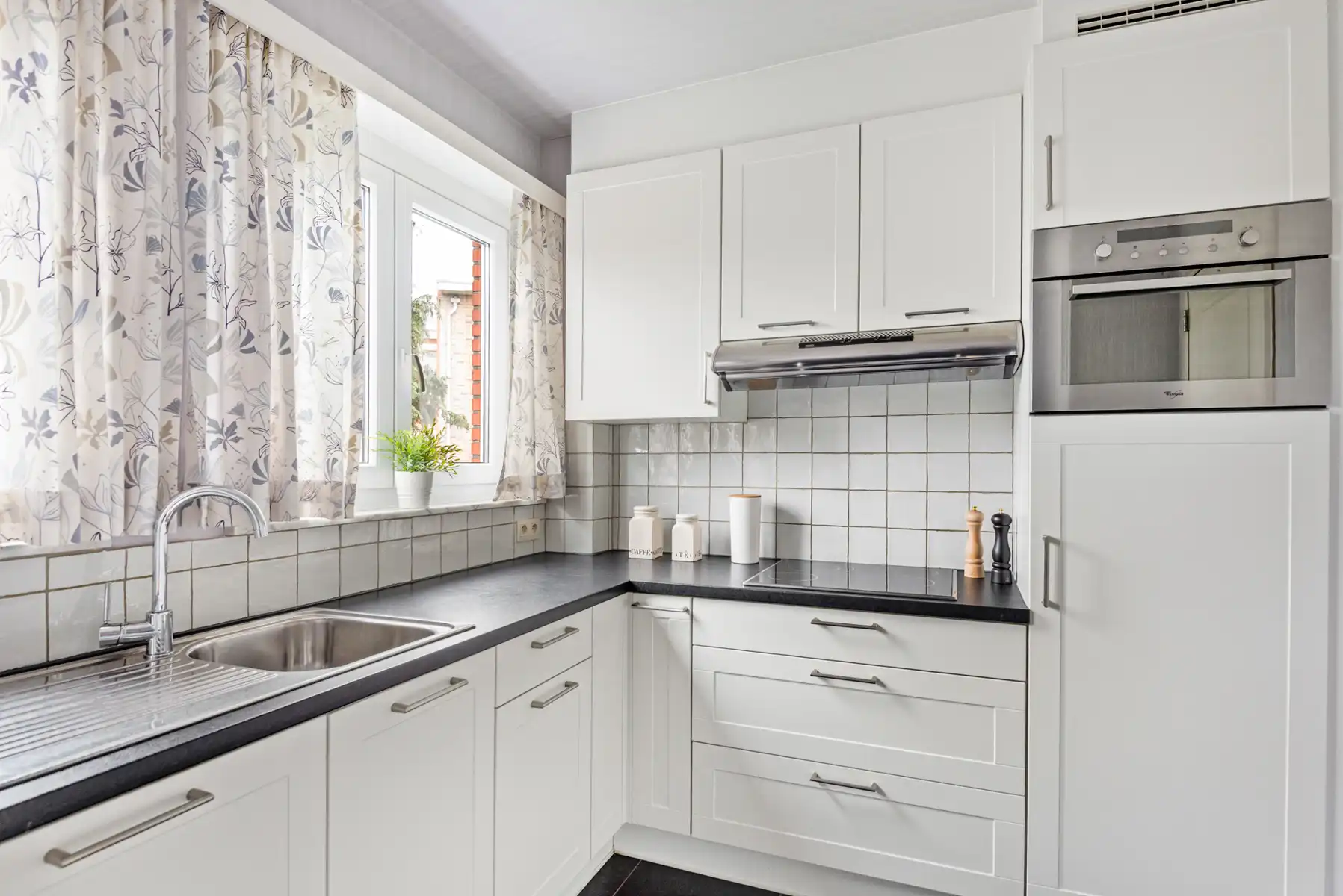 Hoofdfoto van de publicatie: Bel-etage te koop in charmante wijk te Aartselaar