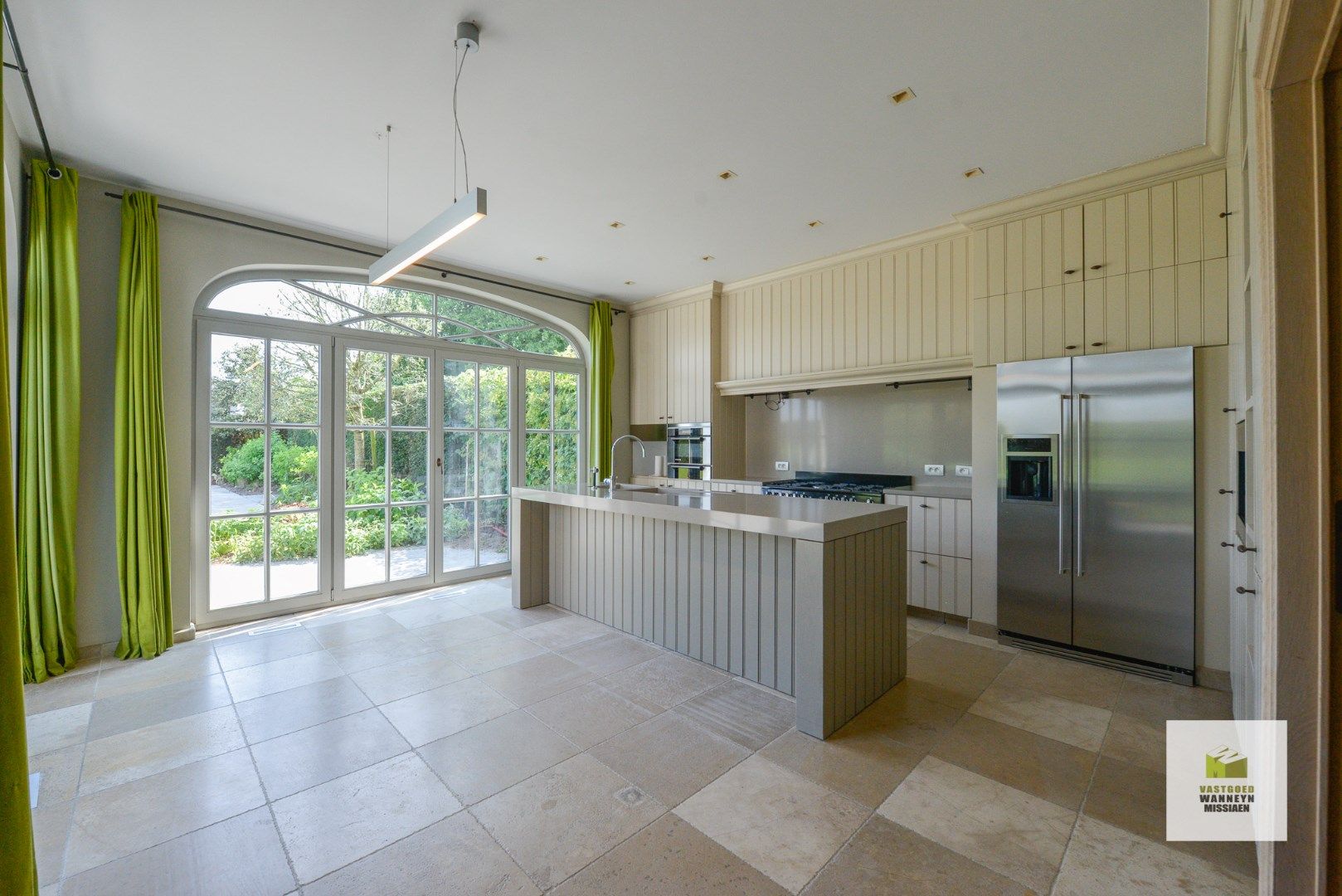 Luxueuze woning met burelen en woonst met zwembad foto 16