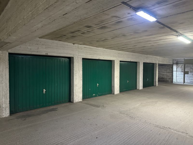Garagecomplex Yslandplein - Individuele garagebox te huur! foto 2