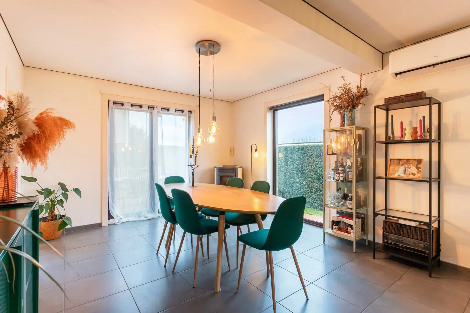 Op te frissen bungalow met 2 slaapkamers, garage en tuin op topligging in Halle foto 5