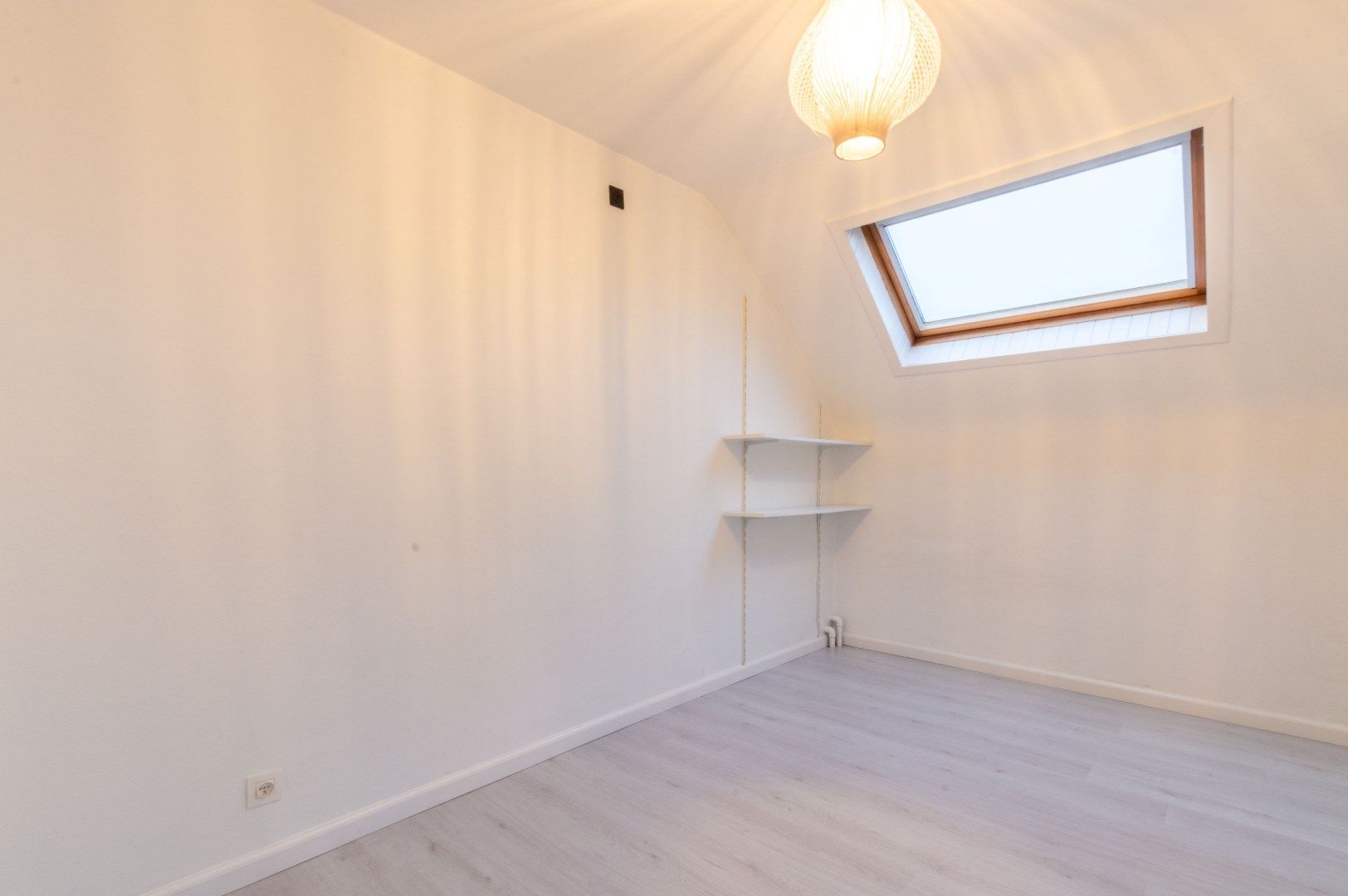 Een ruime en lichtrijke 3gevelwoning met 4 slaapkamers foto 9