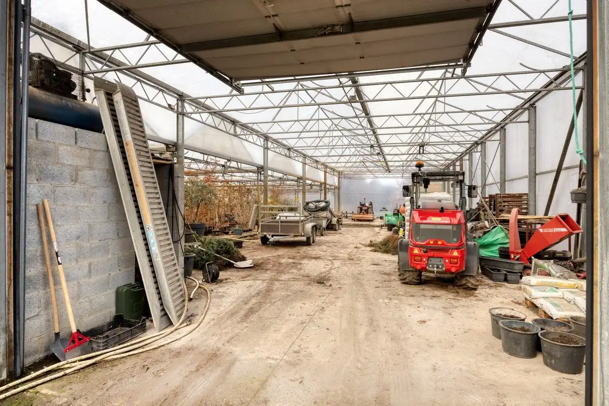 Tuinbouwcentrum met ruime woning op een perceel van 4,26 hectare foto 14