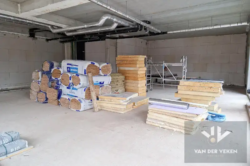 Casco en centraal gelegen nieuwbouw handelsgelijkvloers (160m²) met gezellig terras (130m²) foto 8