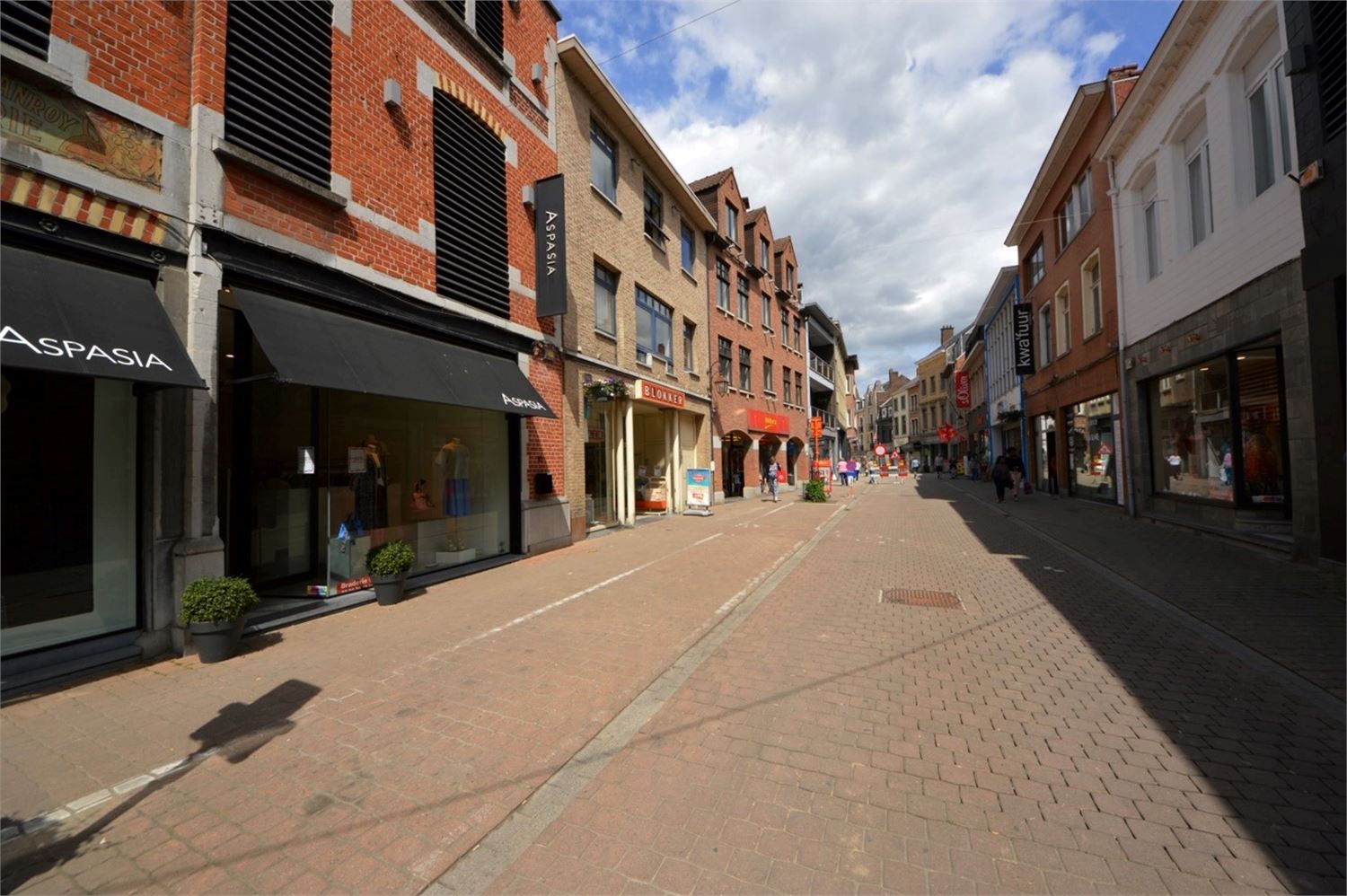 RUIM GELIJKVLOERS CENTRUM HALLE foto 3