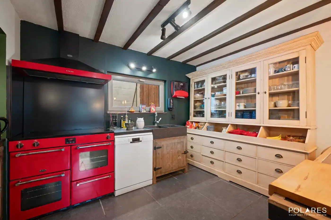 Karaktervolle landelijke woning met 4 slaapkamers, zwembad en groene tuin foto 4