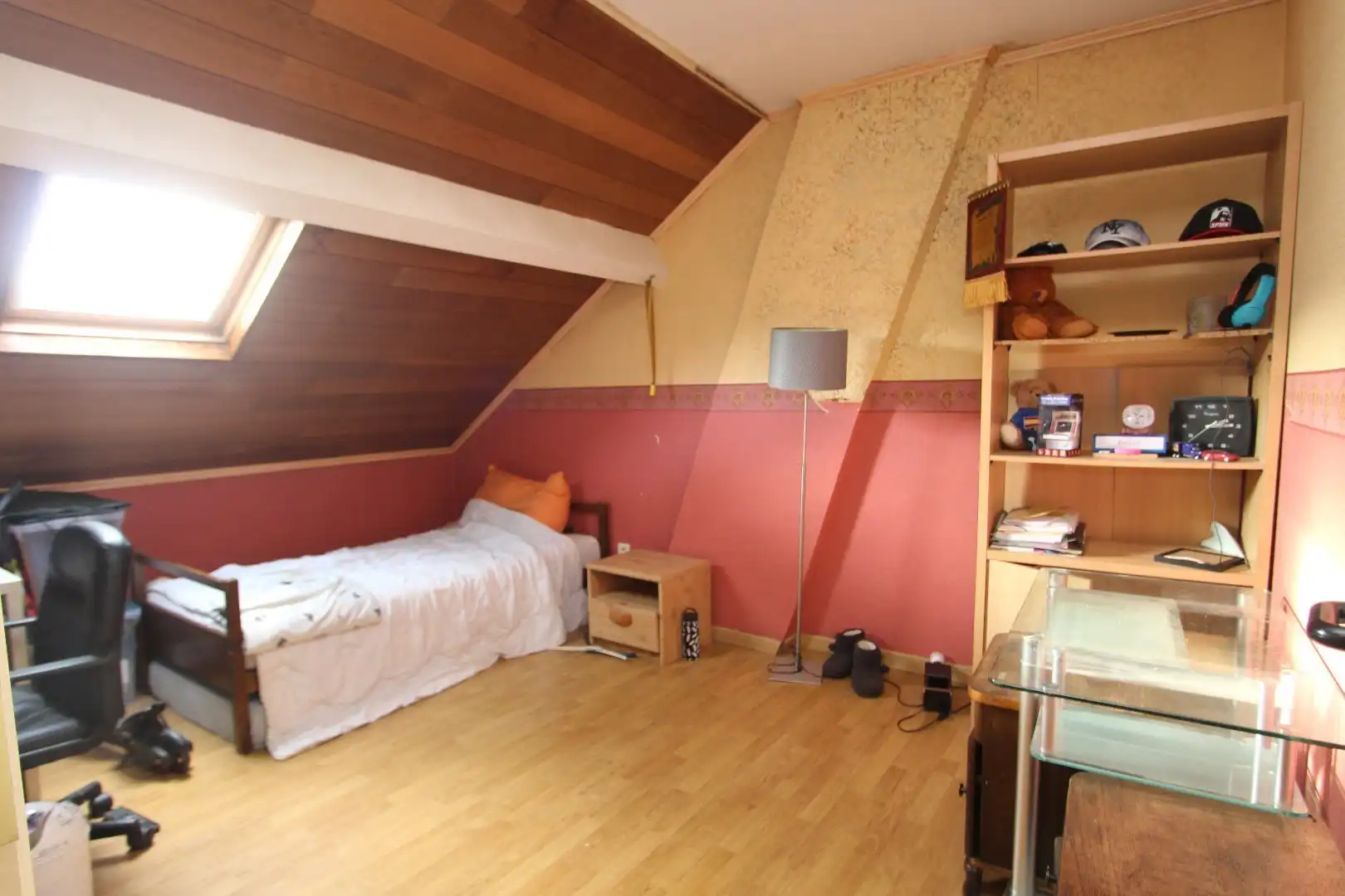 Ruime woning met terras en diepe tuin - stadsrand Tongeren foto 15