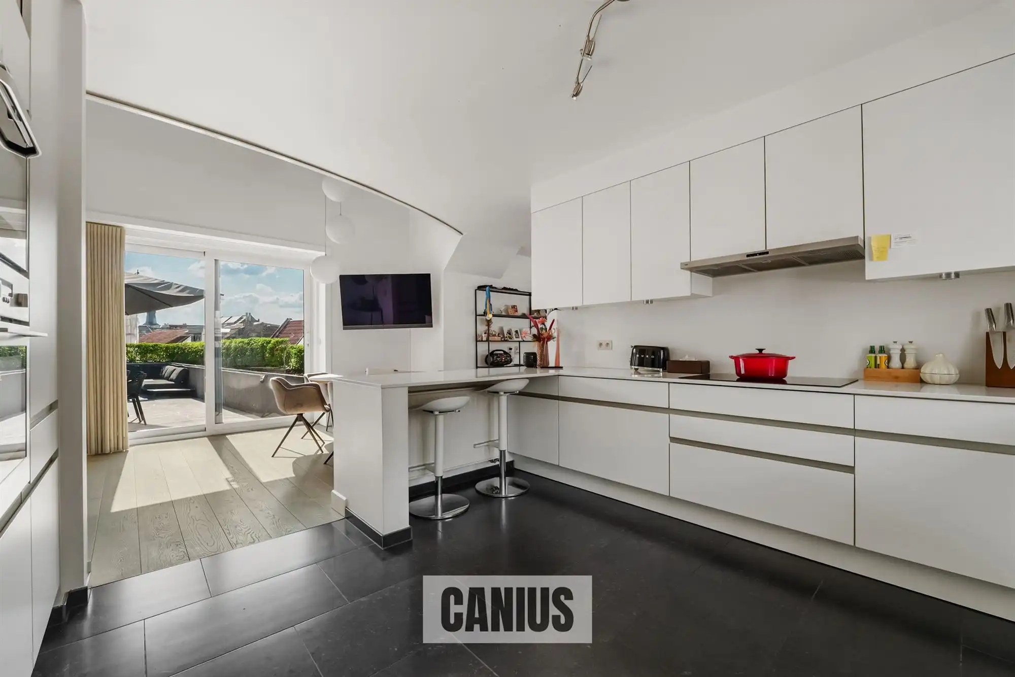 UITZONDERLIJK RUIM APPARTEMENT VAN 161m² MET GROOT TERRAS EN GARAGE IN HARTJE SINT-TRUIDEN foto 4