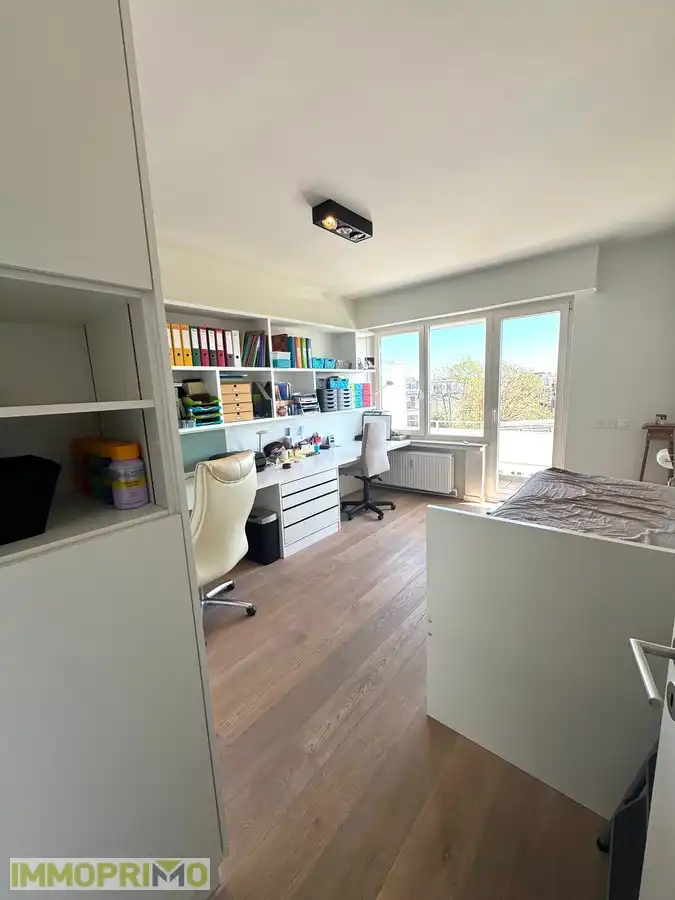 Zeer ruim en lichtrijk appartement te huur foto 20