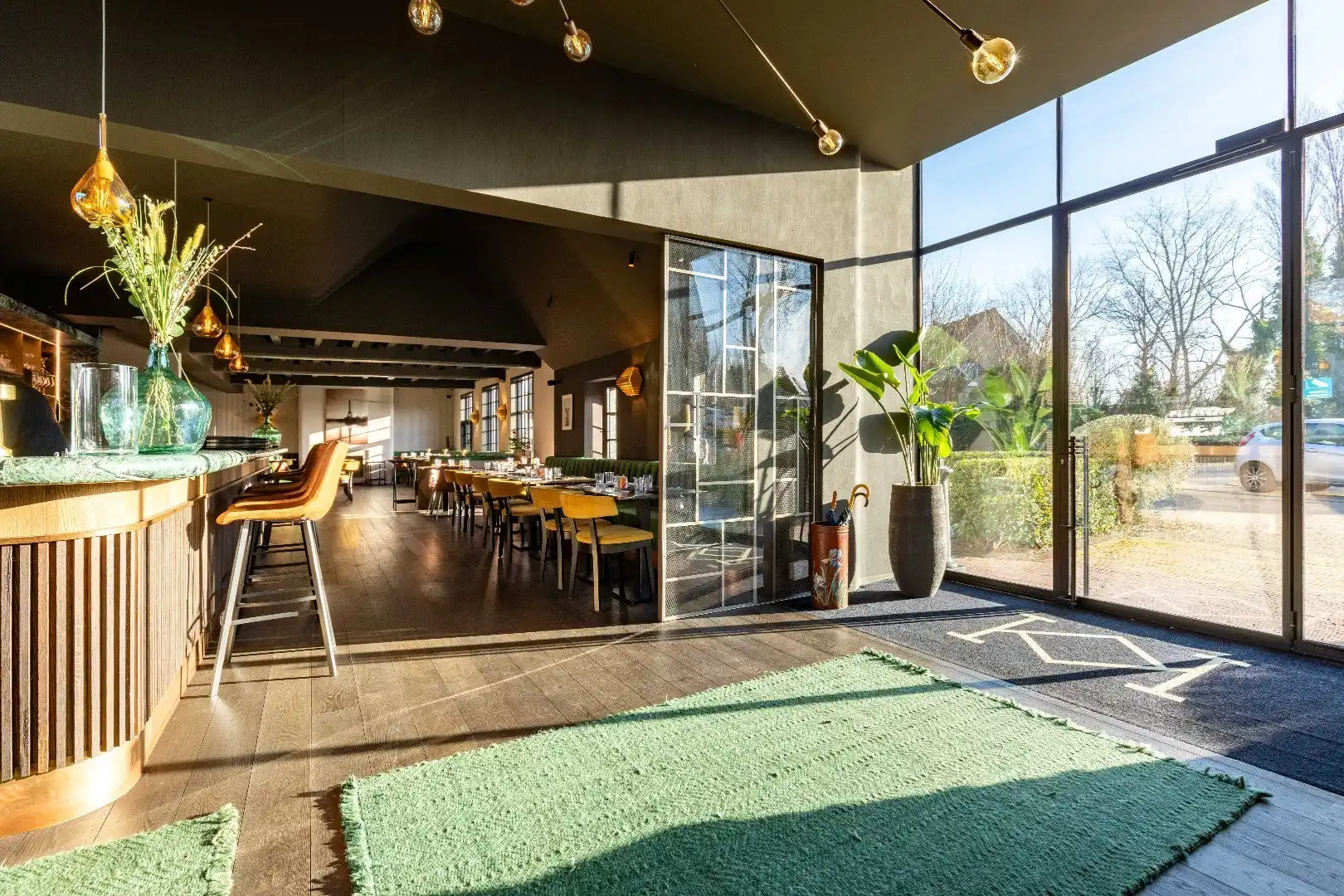 Luxe commercieel pand met o.a. woonst, parking en veel potentieel foto 4