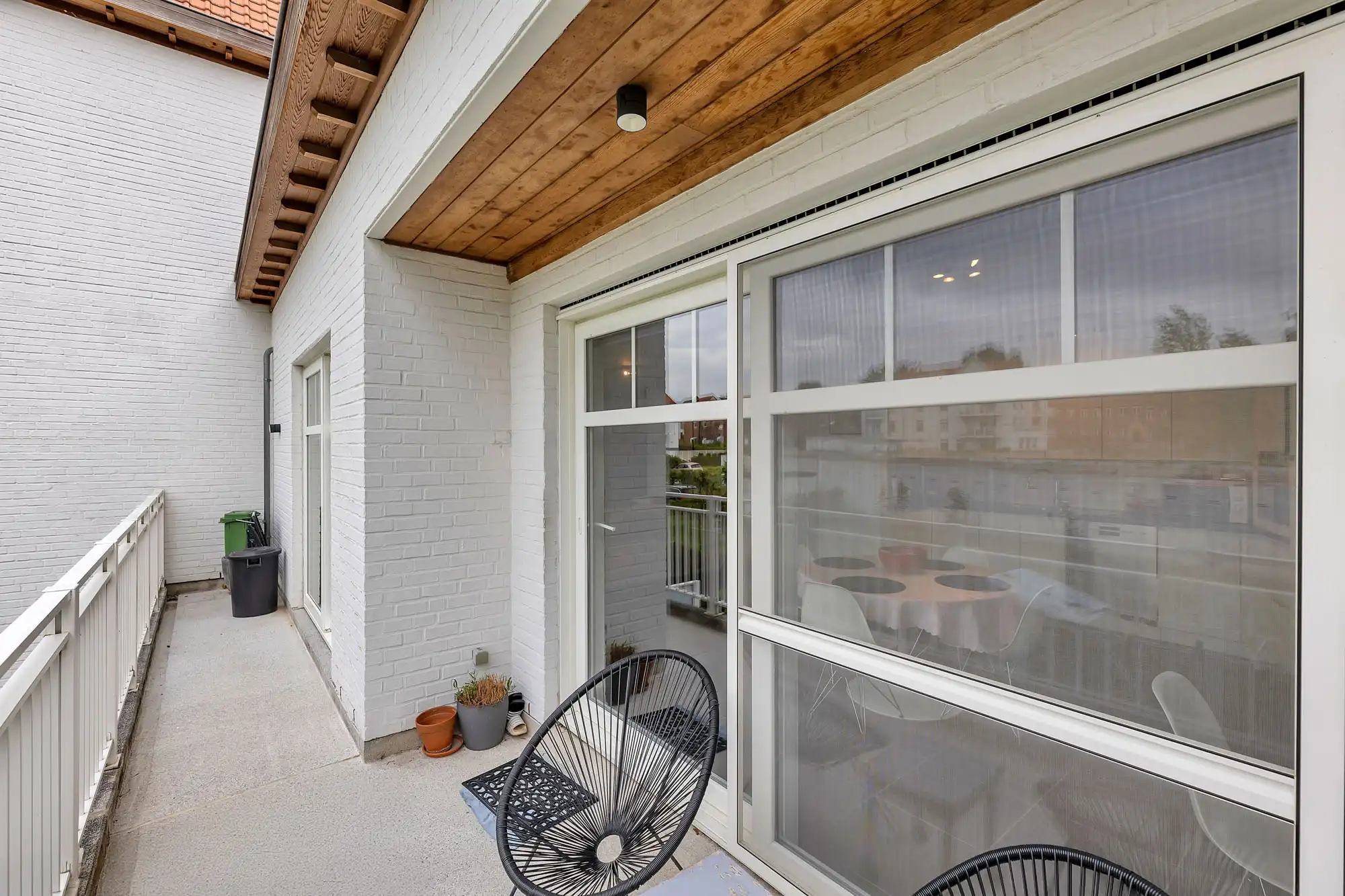 Ruim appartement met vier slpks, terras en autostaanplaats foto 10