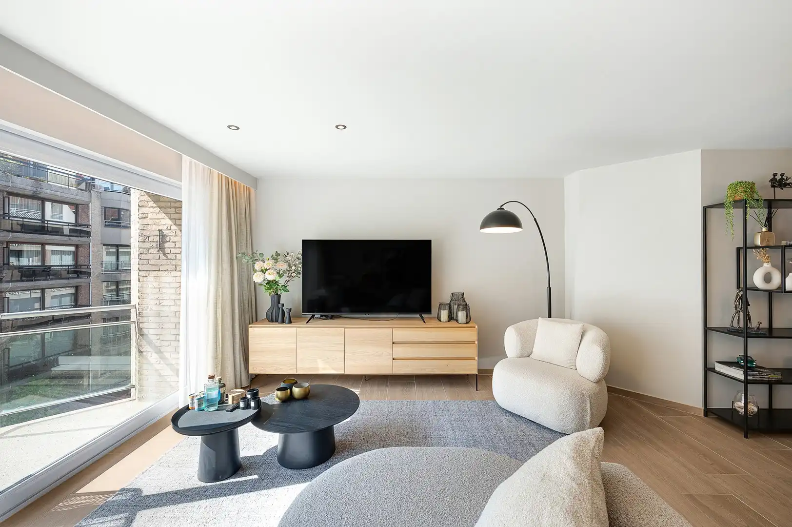 Ruim 2-slaapkamerappartement met twee terrassen nabij de zee. foto 13