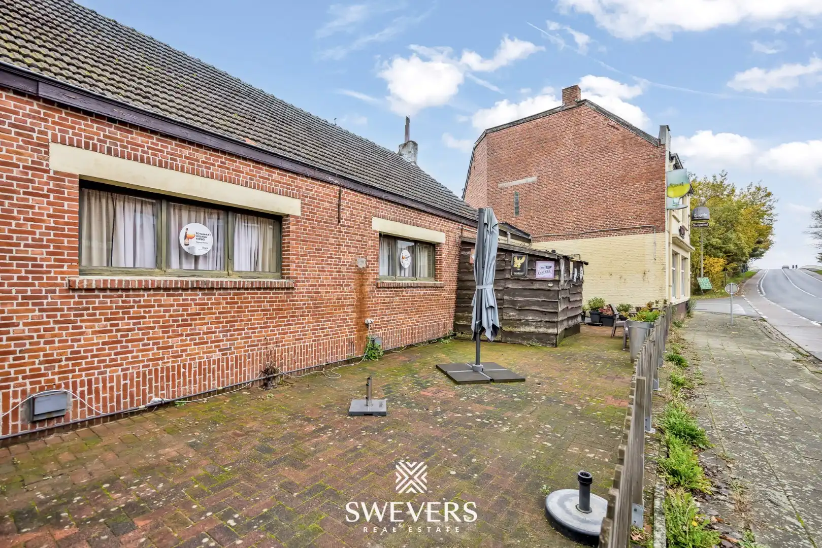 Op te frissen horecazaak met terras en feestzaal in van Mol foto 4
