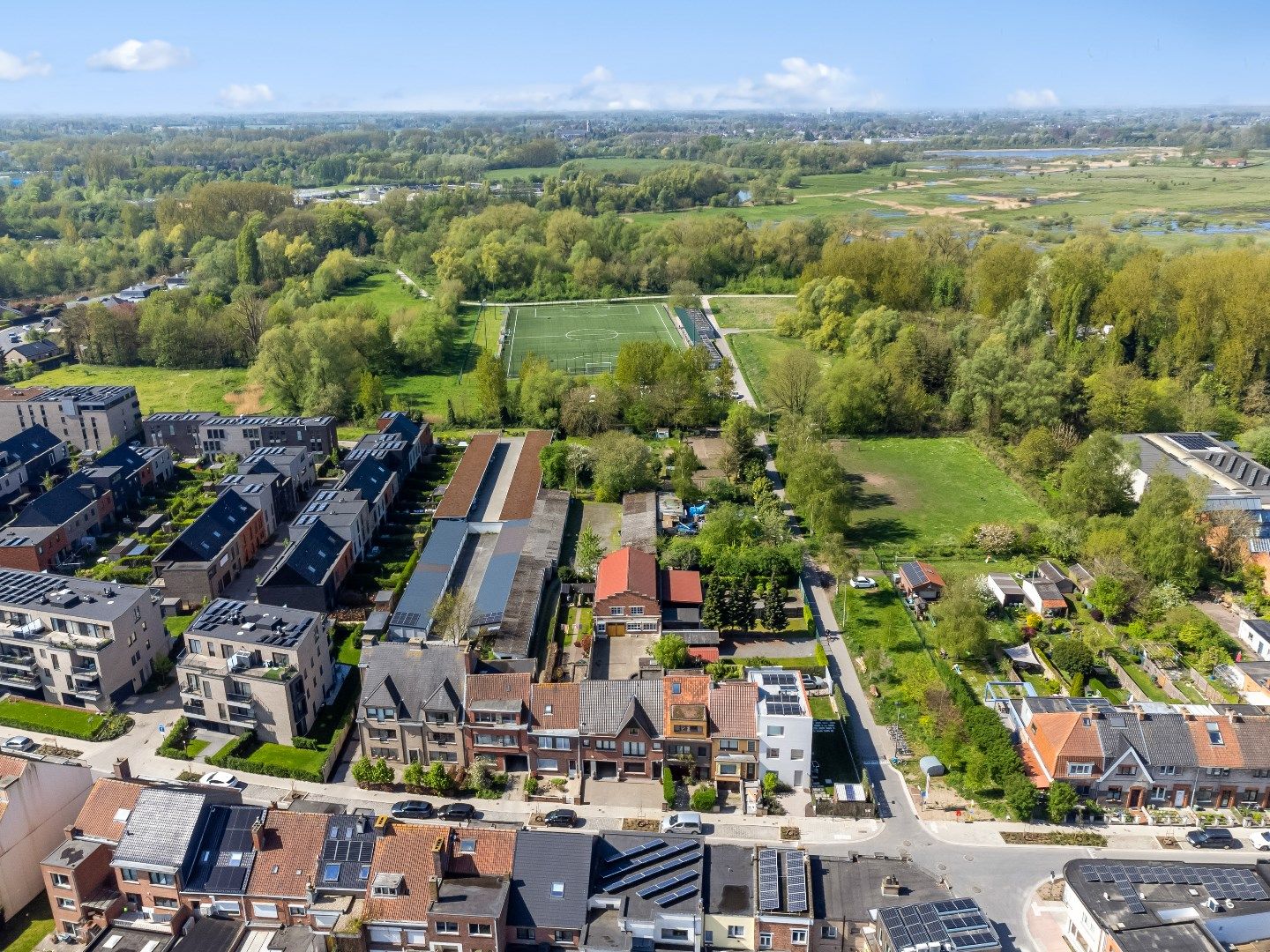 Multifunctioneel Magazijn met Bureel & Garages te Huur in Gent foto 2