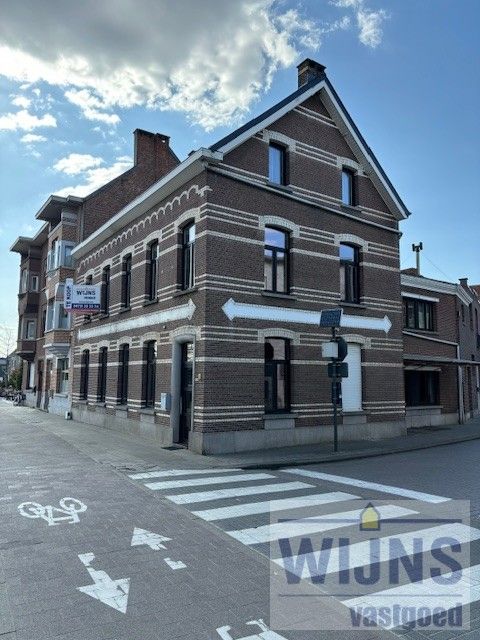 Welbekende handelszaak en woonst foto {{pictureIndex}}
