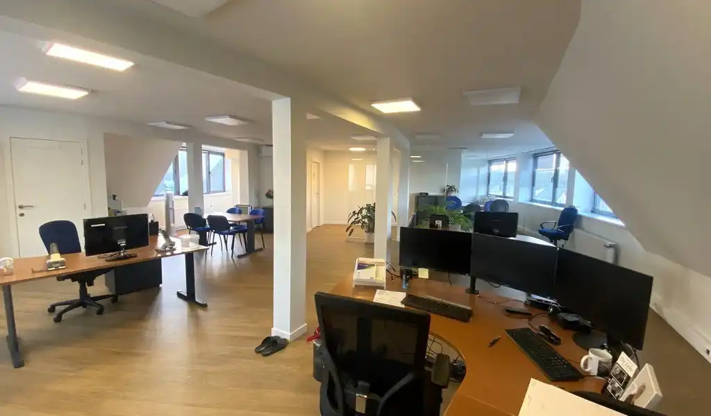 Instapklare kantoorruimte te huur vlakbij R4 in Gent foto 11