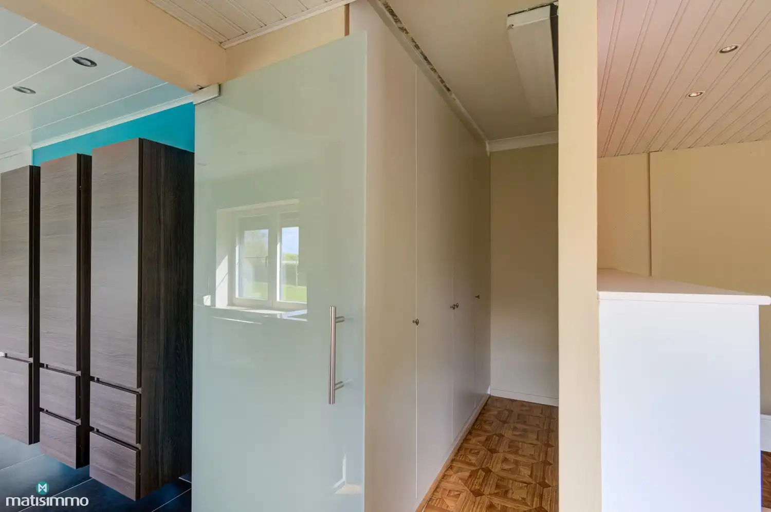 RUIME WONING MET 5 SLAAPKAMERS, INPANDIGE GARAGE EN WELLNESSRUIMTE OP EEN RUIM PERCEEL foto 27