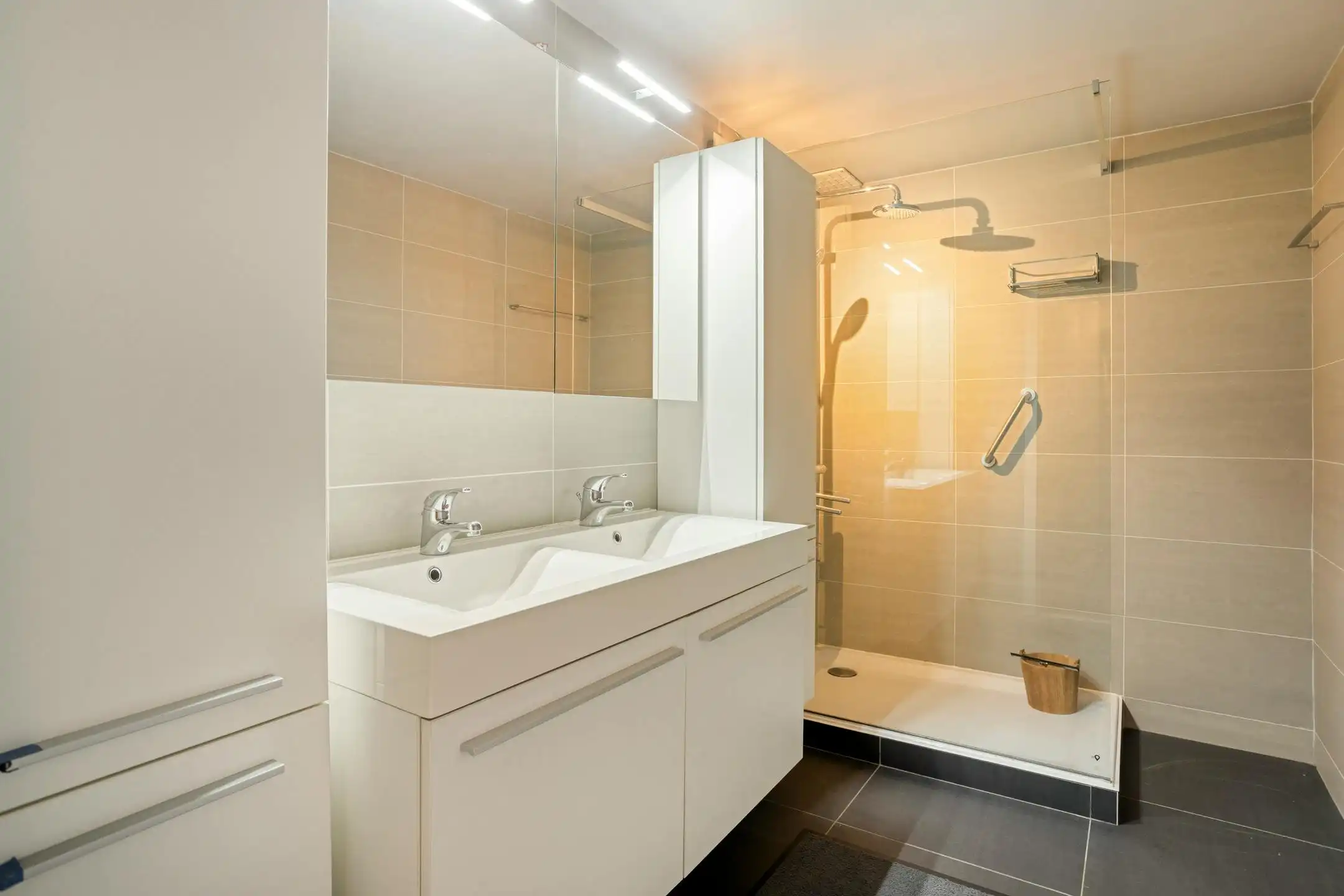 Vernieuwd 3 slaapkamer appartement met tuin in Bissegem! foto 9