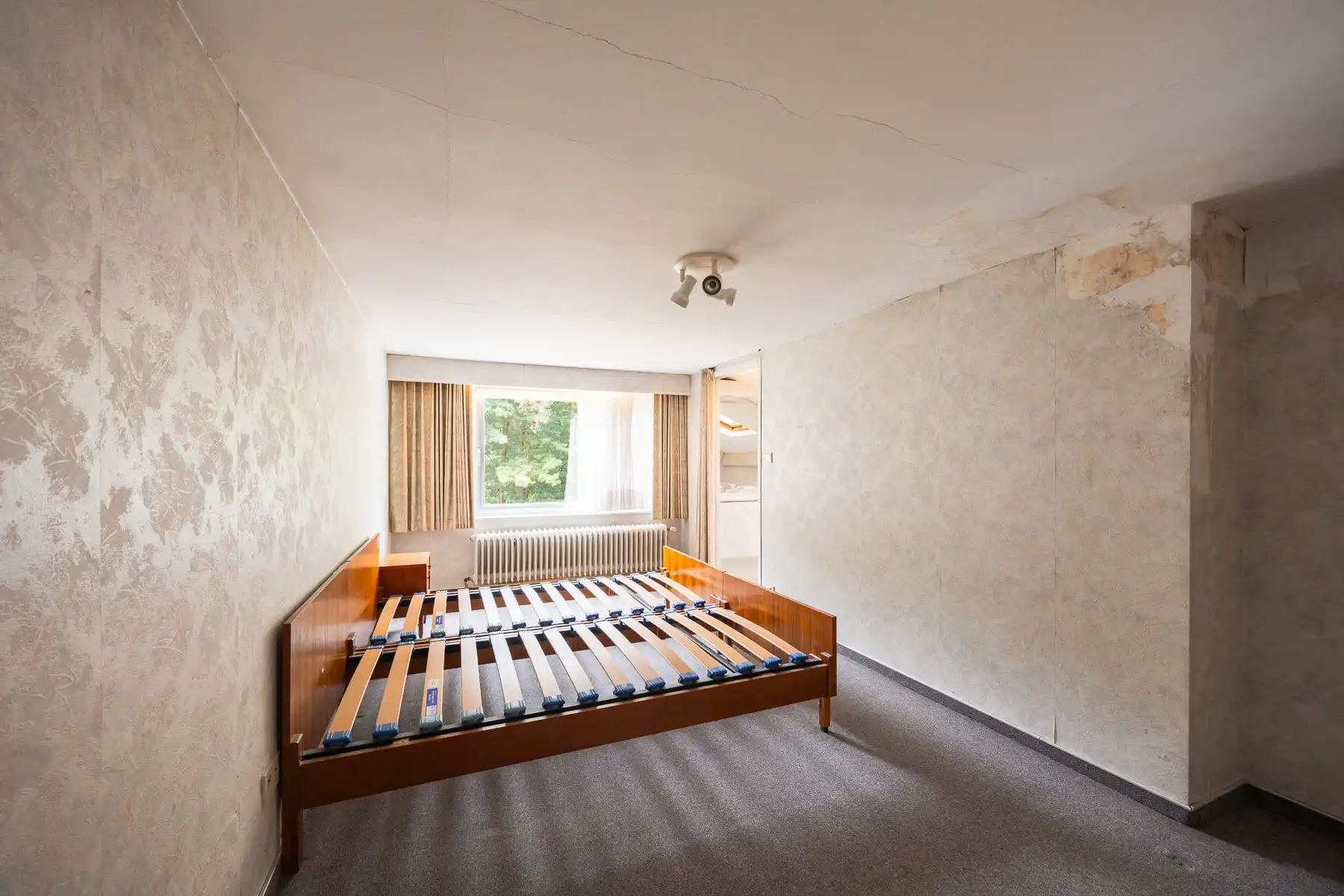 Karaktervolle villa met veel potentieel op een riant perceel foto 17