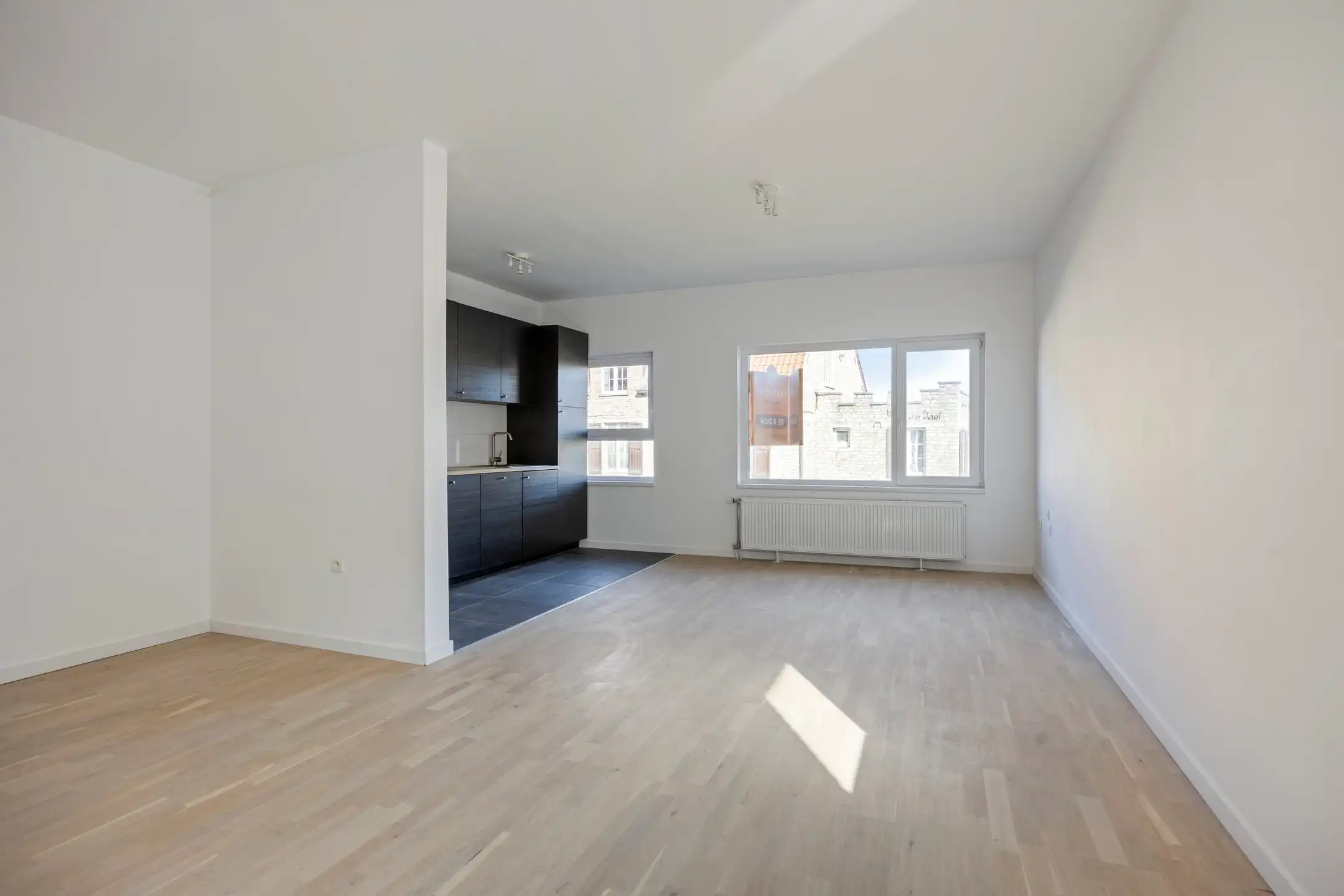 Gelijkvloers, gerenoveerd appartement met 2 slaapkamers foto 6