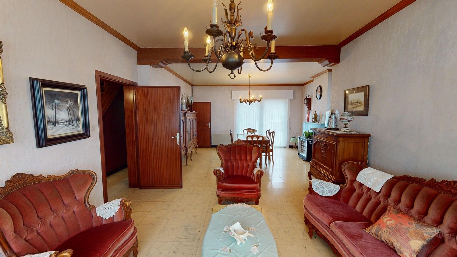 Mooi gelegen te renoveren woning. foto 3