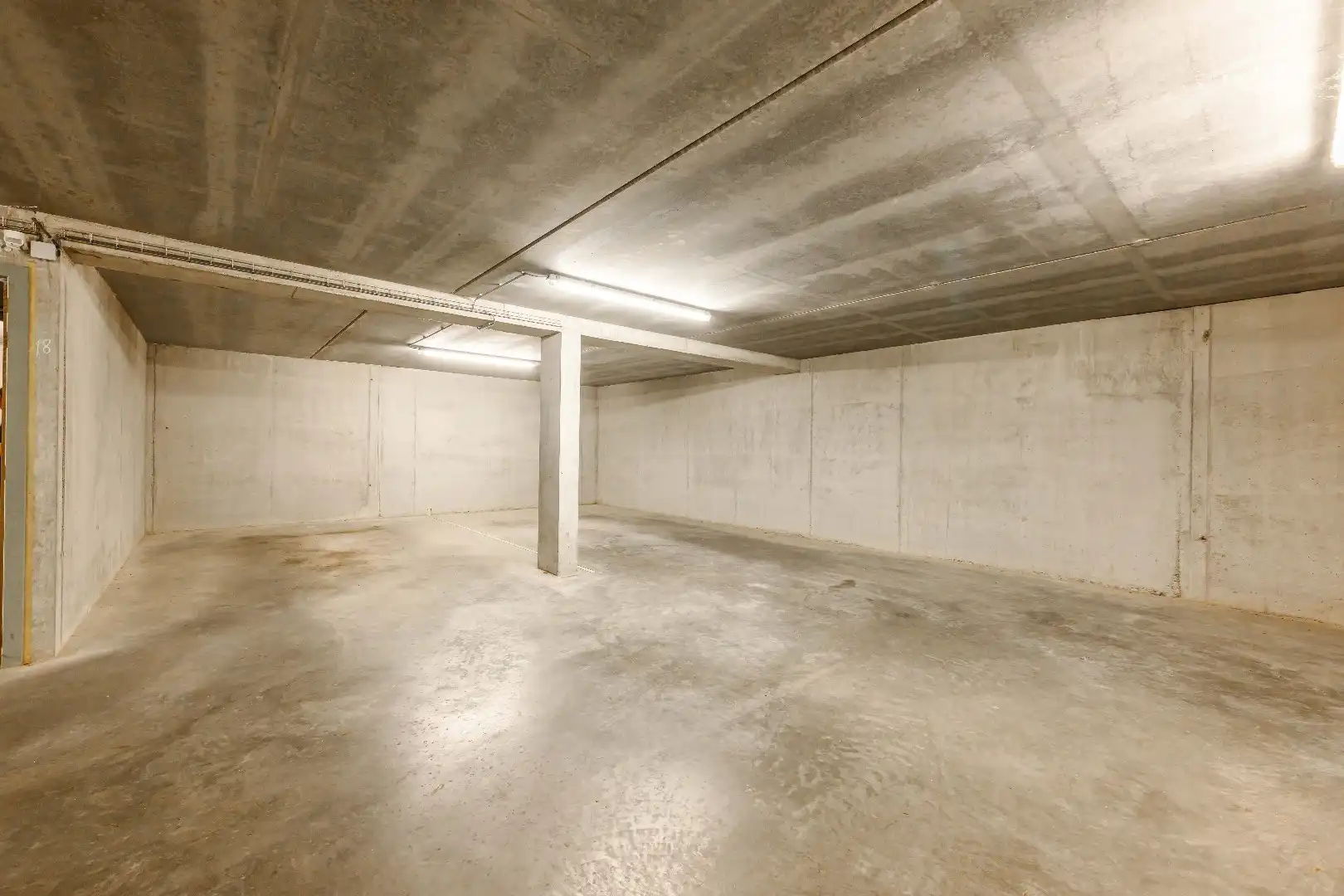 LUXUEUZE PENTHOUSE (BJ 2019) MET GUNSTIGE LIGGING foto 21