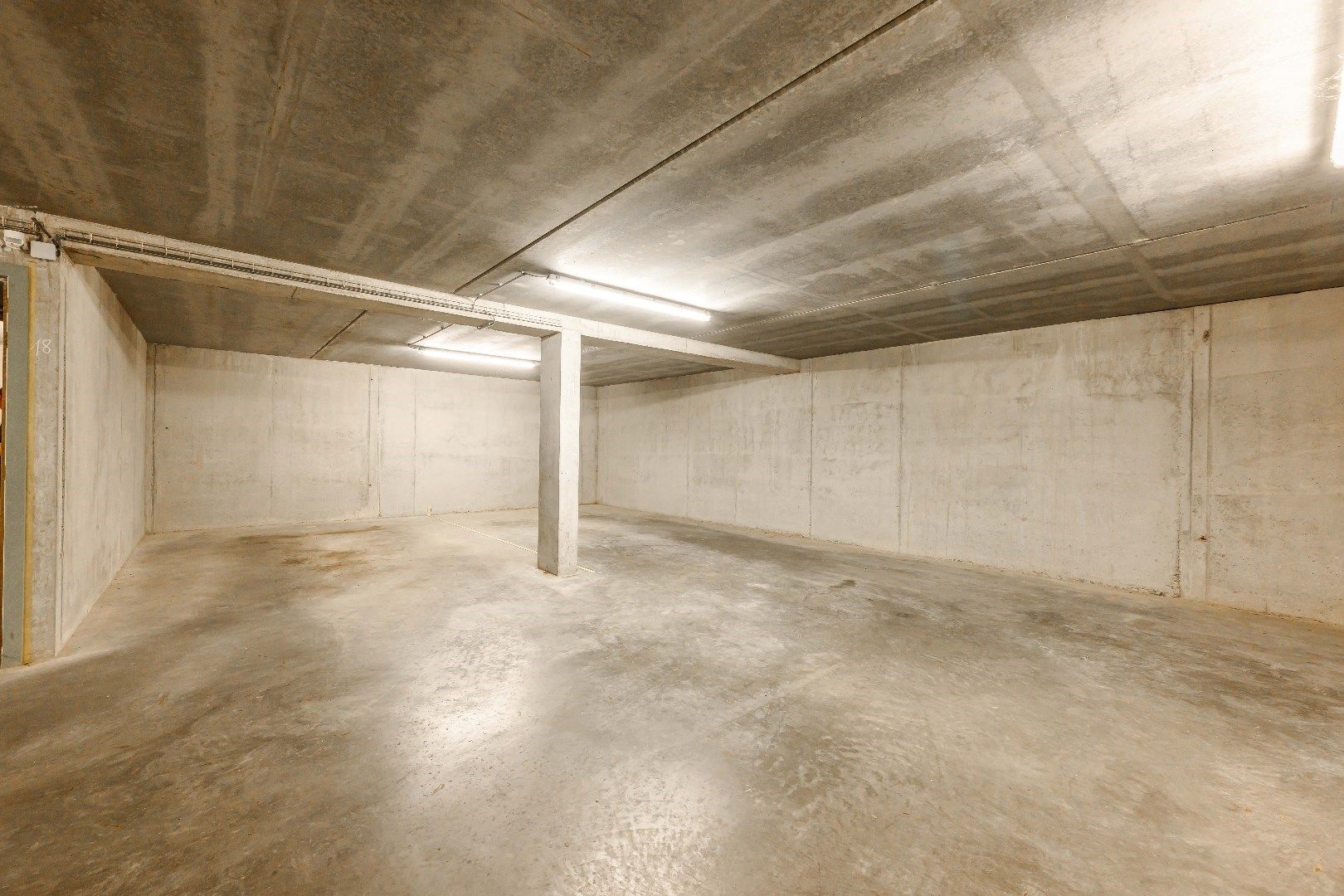 LUXUEUZE PENTHOUSE (BJ 2019) MET GUNSTIGE LIGGING foto 21