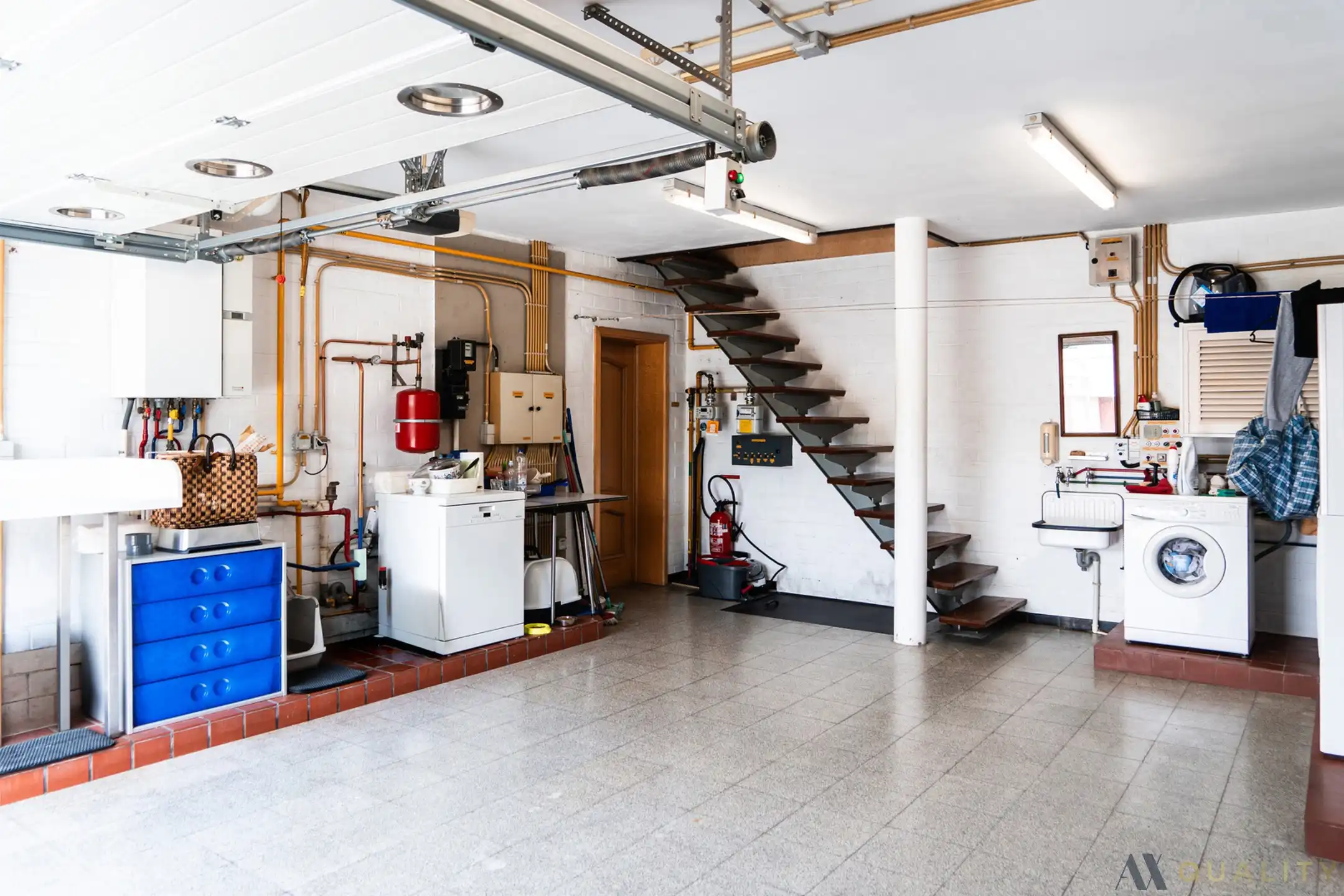 Ruime woning met 6 slaapkamers en 2 garages foto 22