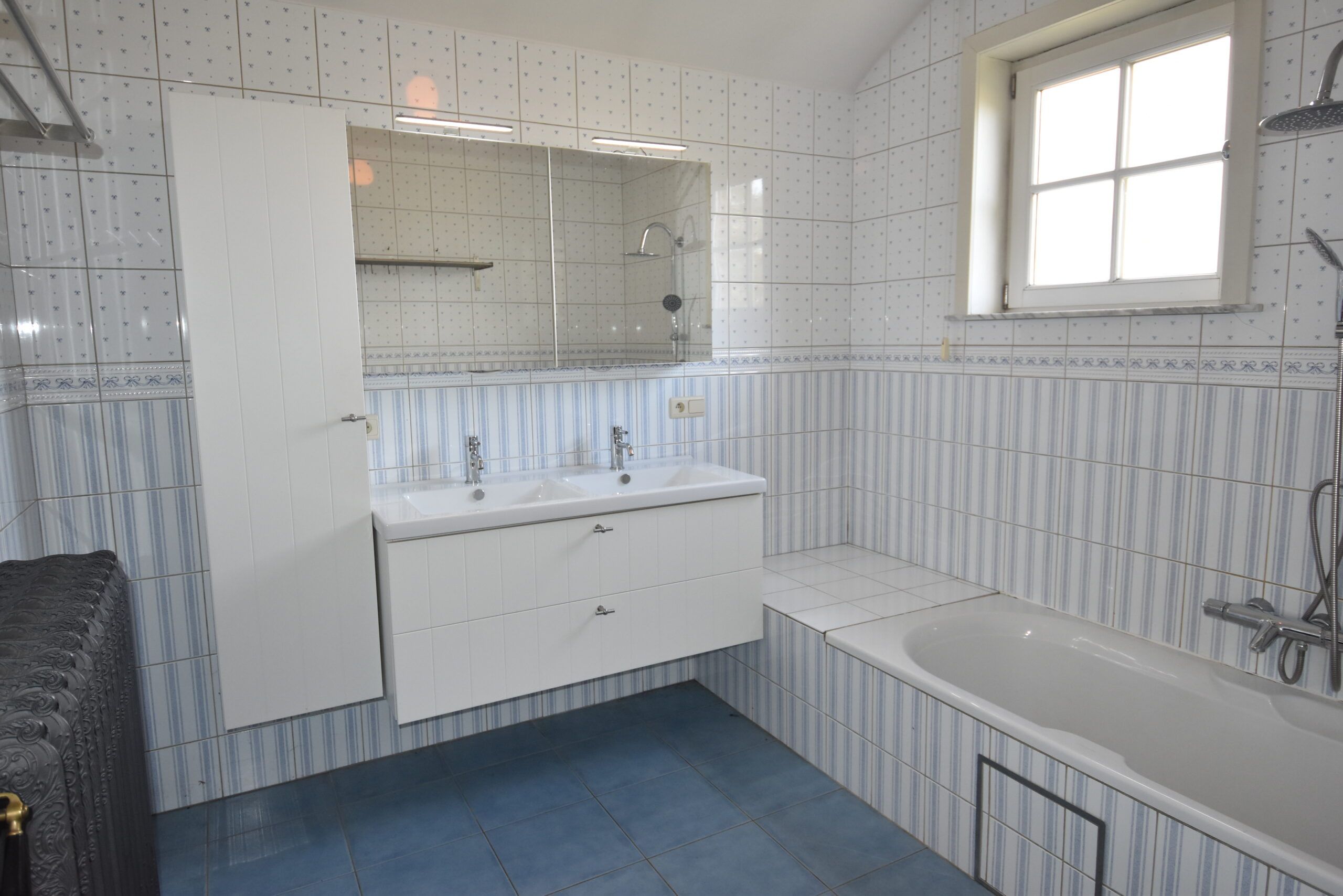 Landhuis met bijgebouw (kantoor+garage) in Moerbeke foto 6