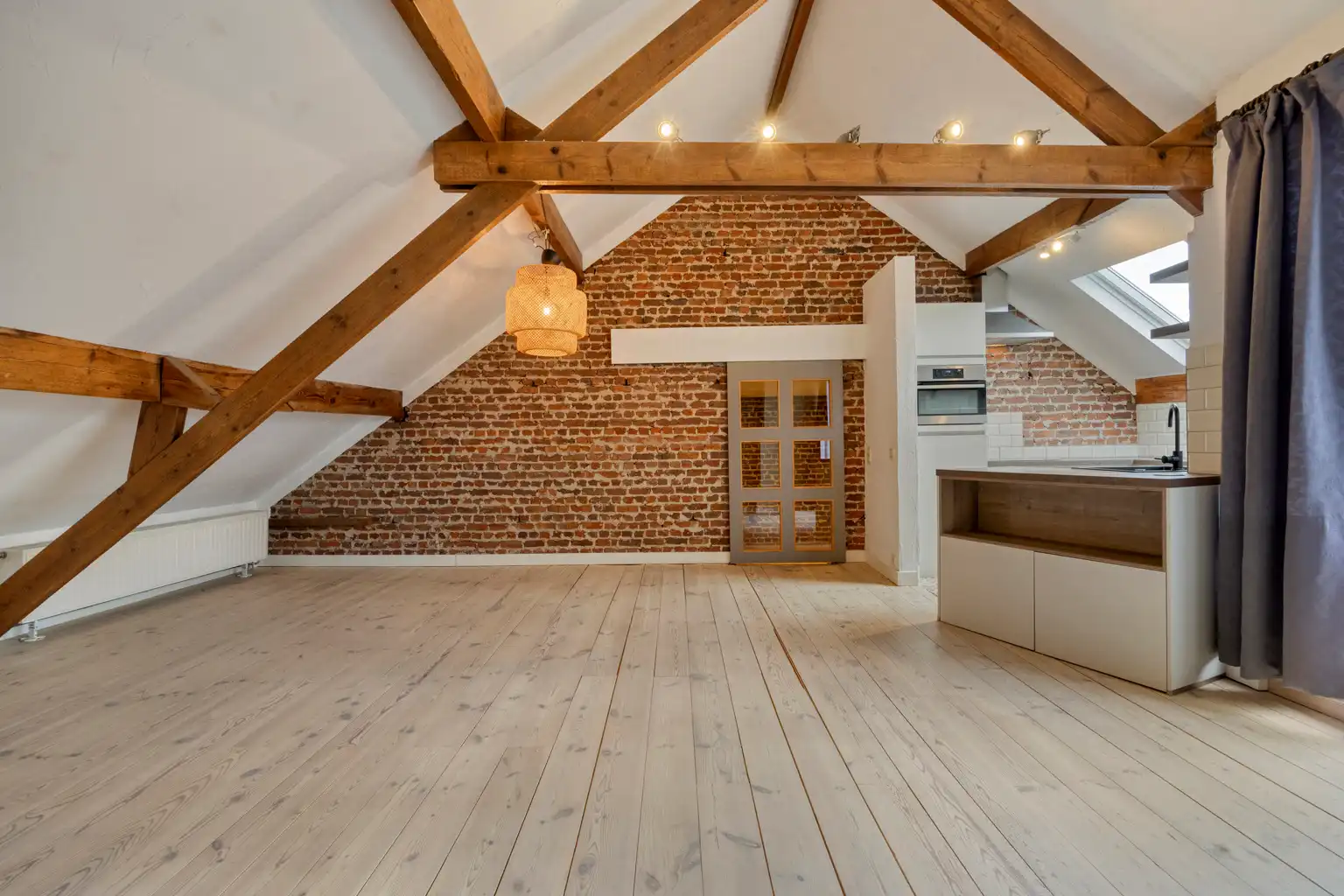 GERENOVEERD DUPLEXAPPARTEMENT MET KARAKTER foto 13