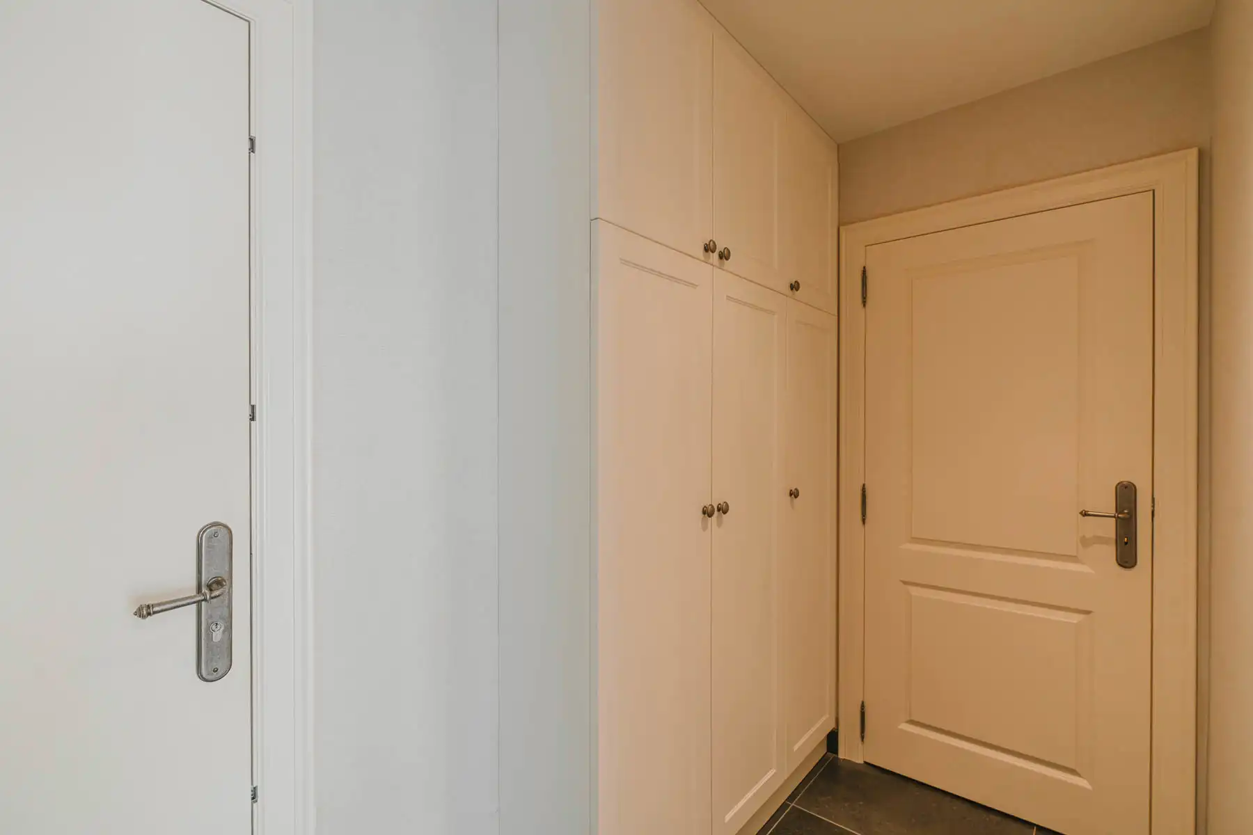 Instapklaar gelijkvloers appartement met riant ruimtegevoel foto 3