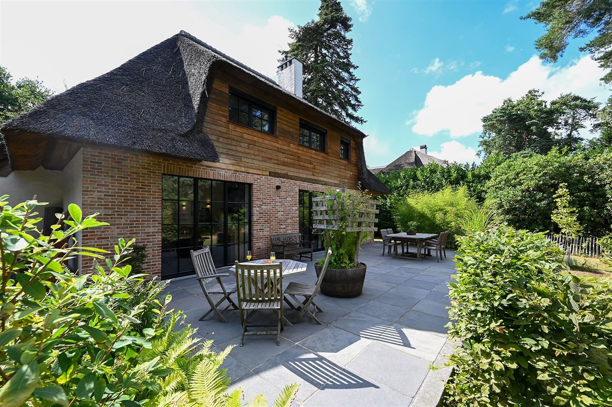 Charmante villa in hartje Brasschaat foto {{pictureIndex}}