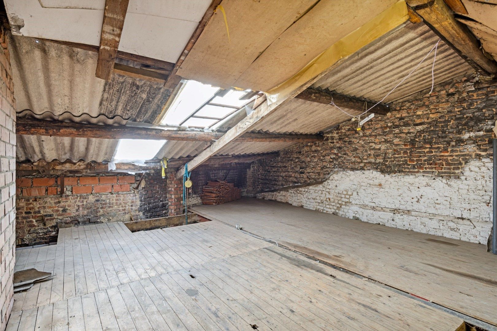 Halfopen hoekwoning met garage en dakterras op toplocatie in Kessel-Lo – renovatieproject met veel potentieel foto 17