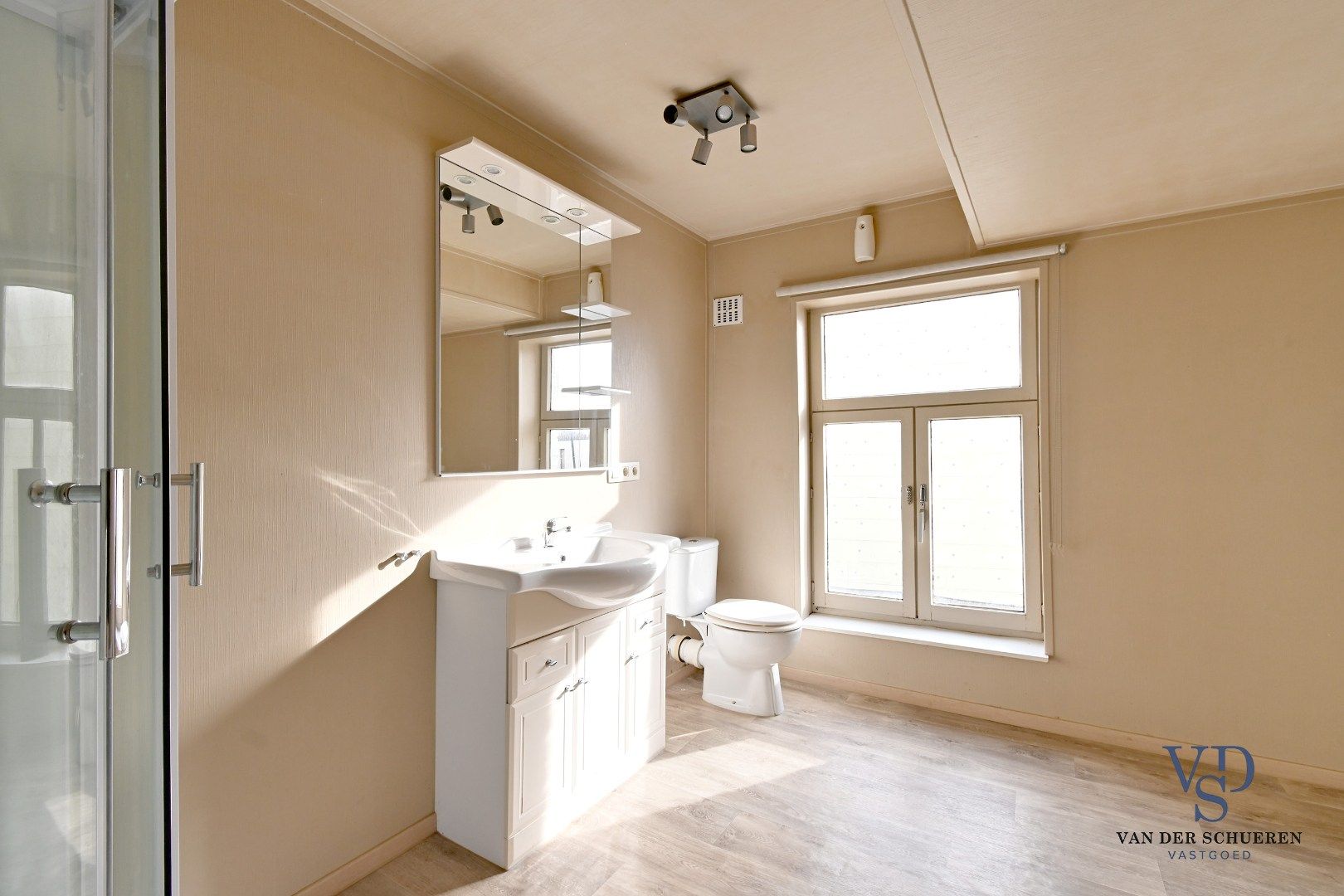 Te renoveren woning in centrum Balegem. foto 25