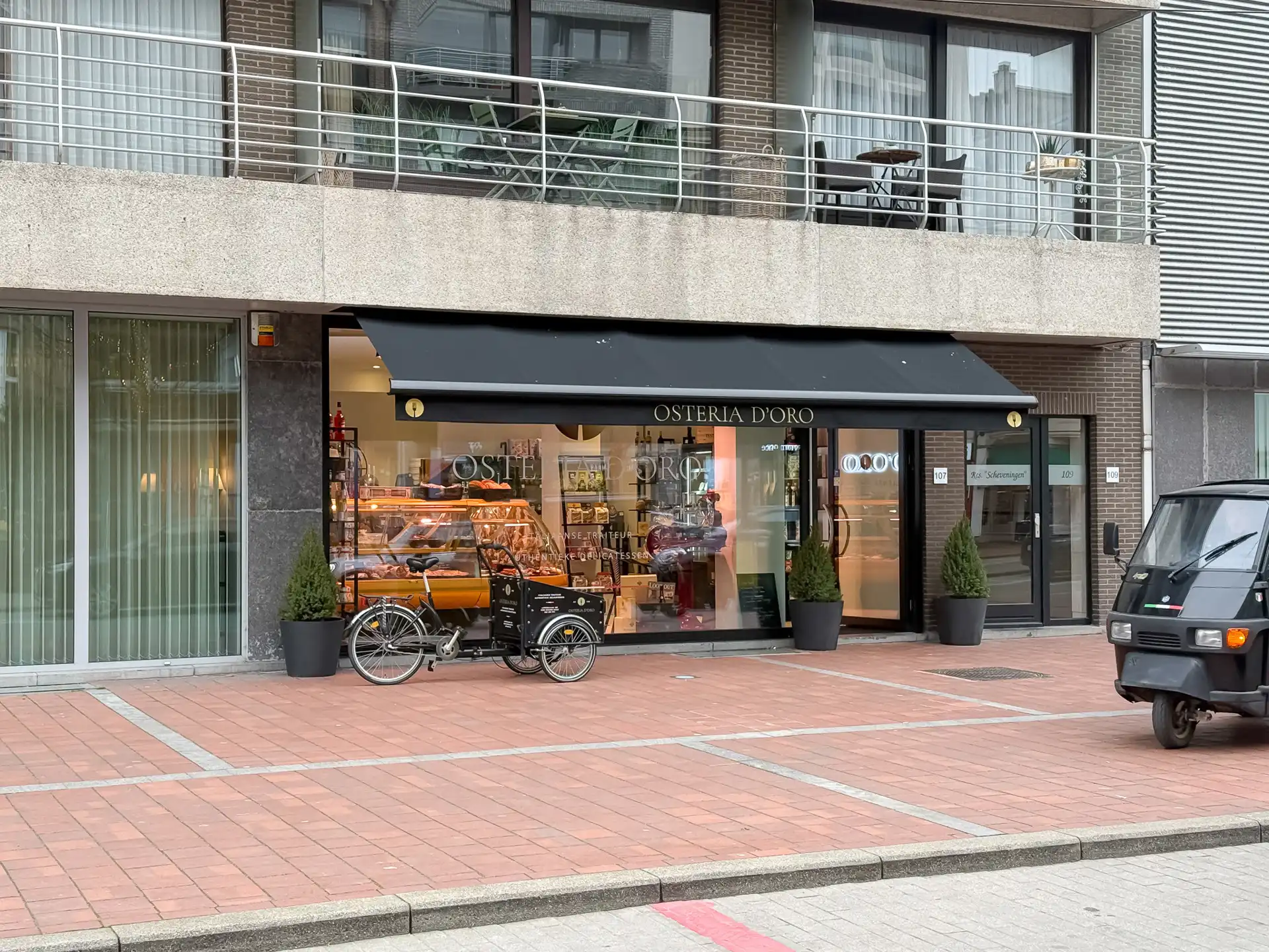 Commerciële ruimte te koop foto {{pictureIndex}}